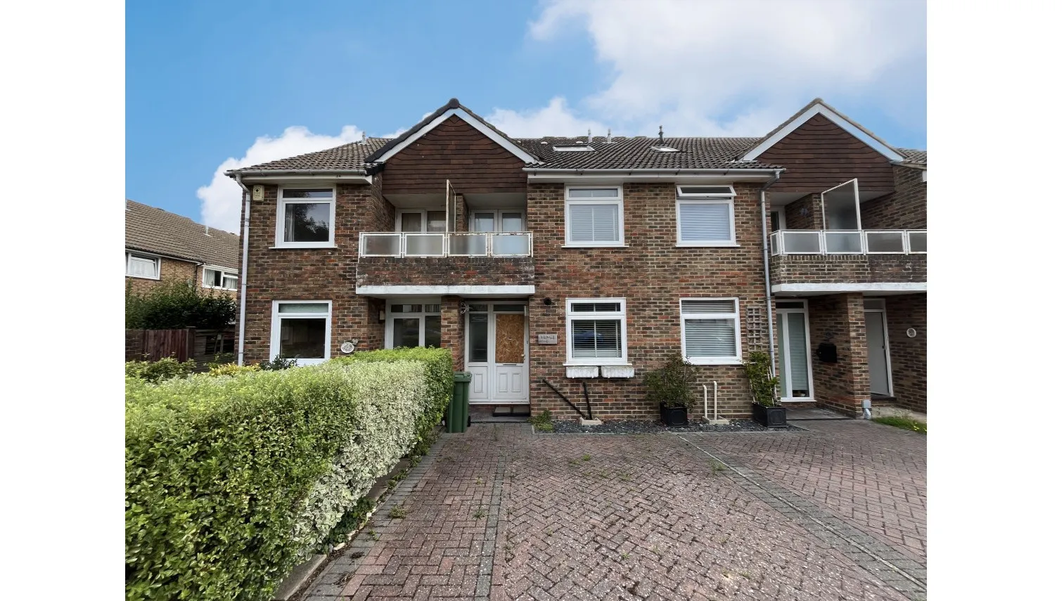 VACANT - Freehold Mid Terrace House