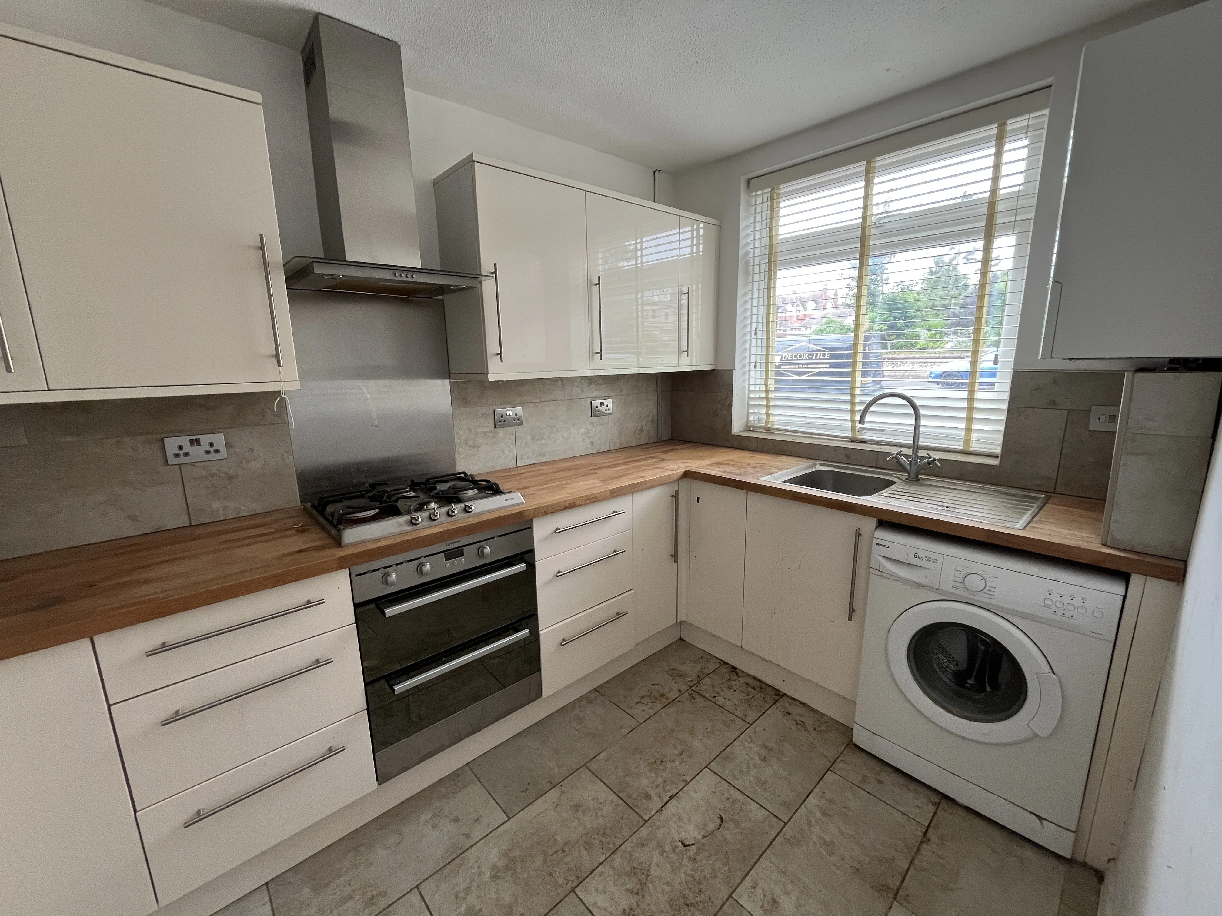 VACANT - Freehold Mid Terrace House