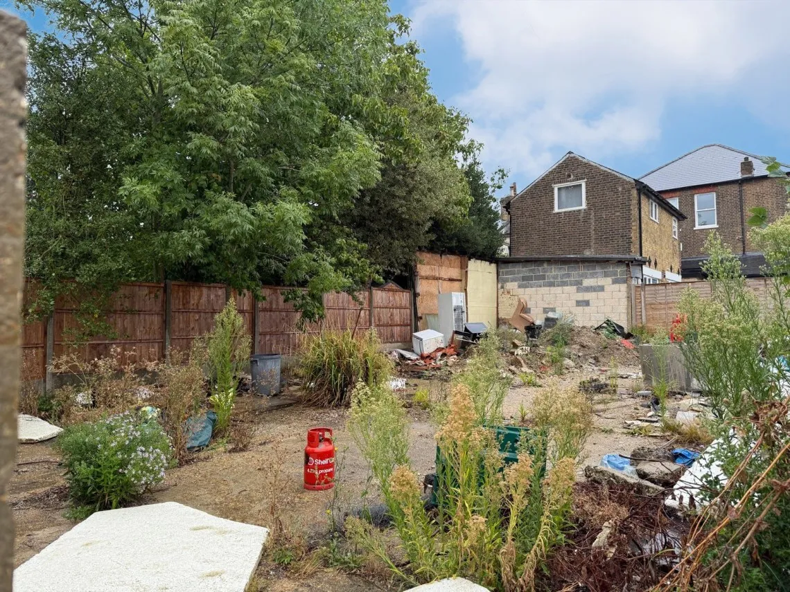 VACANT - Freehold Site with Planning Permission 