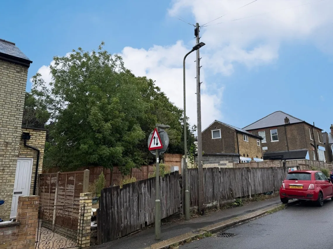 VACANT - Freehold Site with Planning Permission 