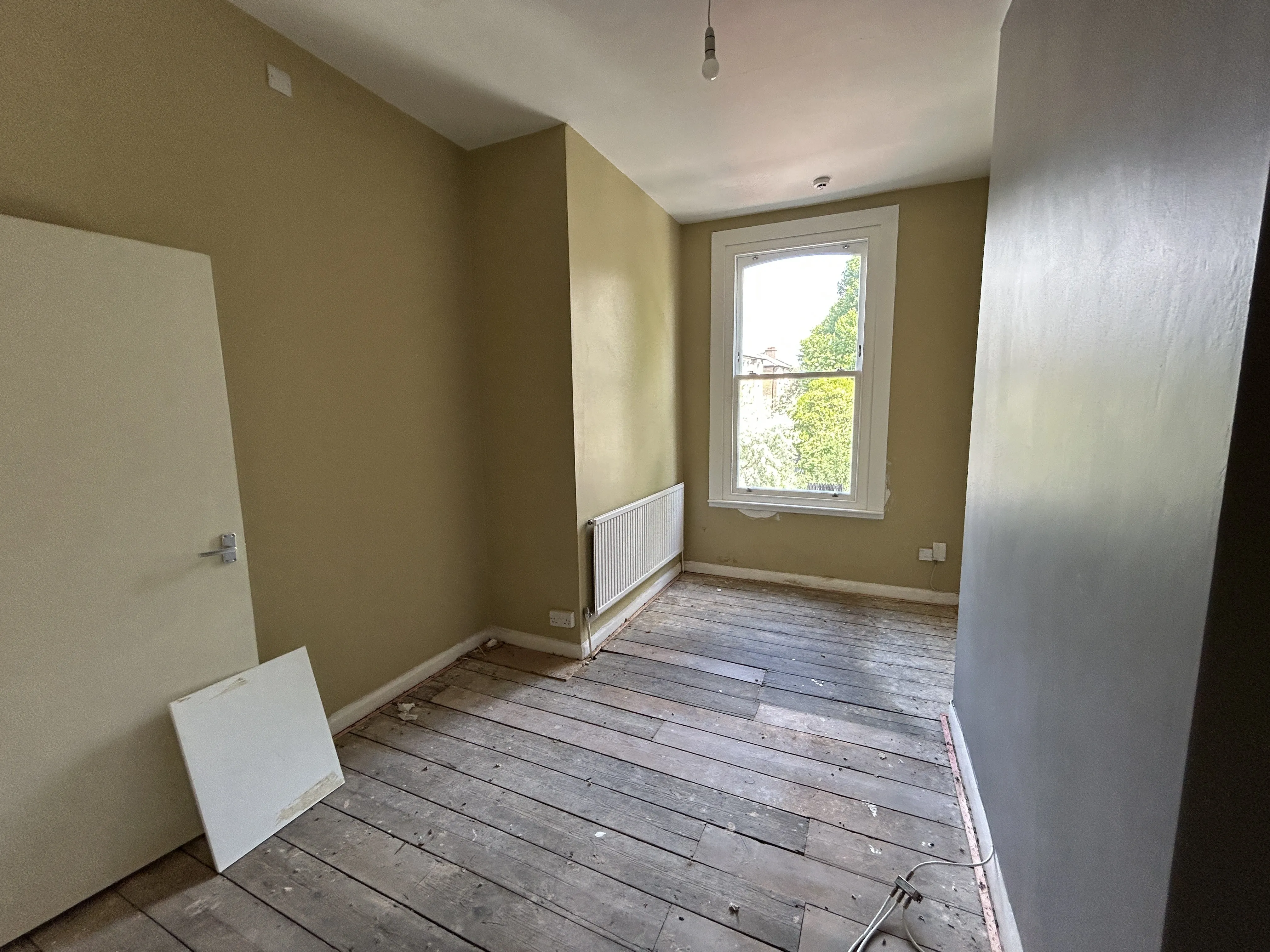 VACANT - Leasehold Self Contained First Floor Flat