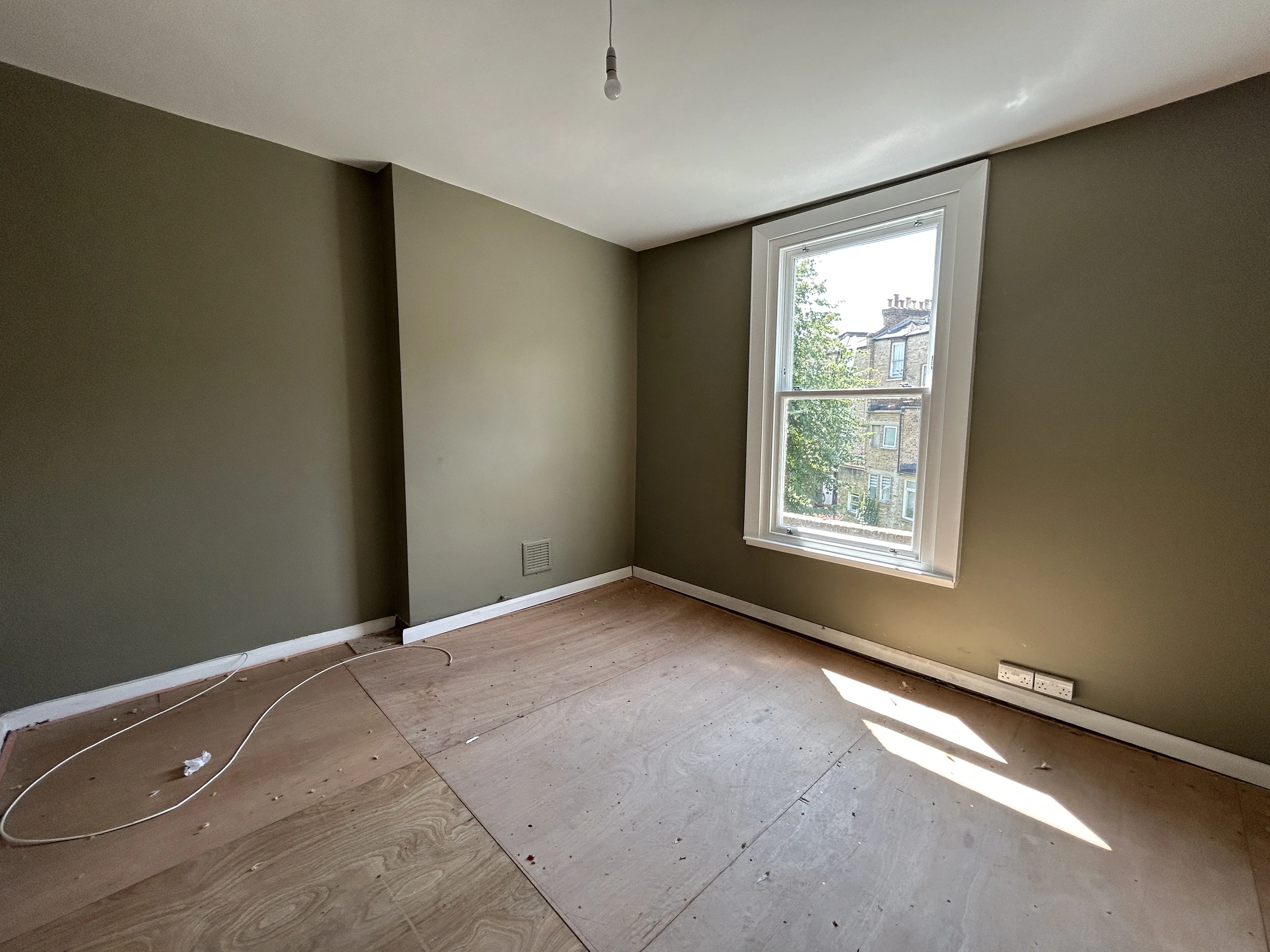VACANT - Leasehold Self Contained First Floor Flat