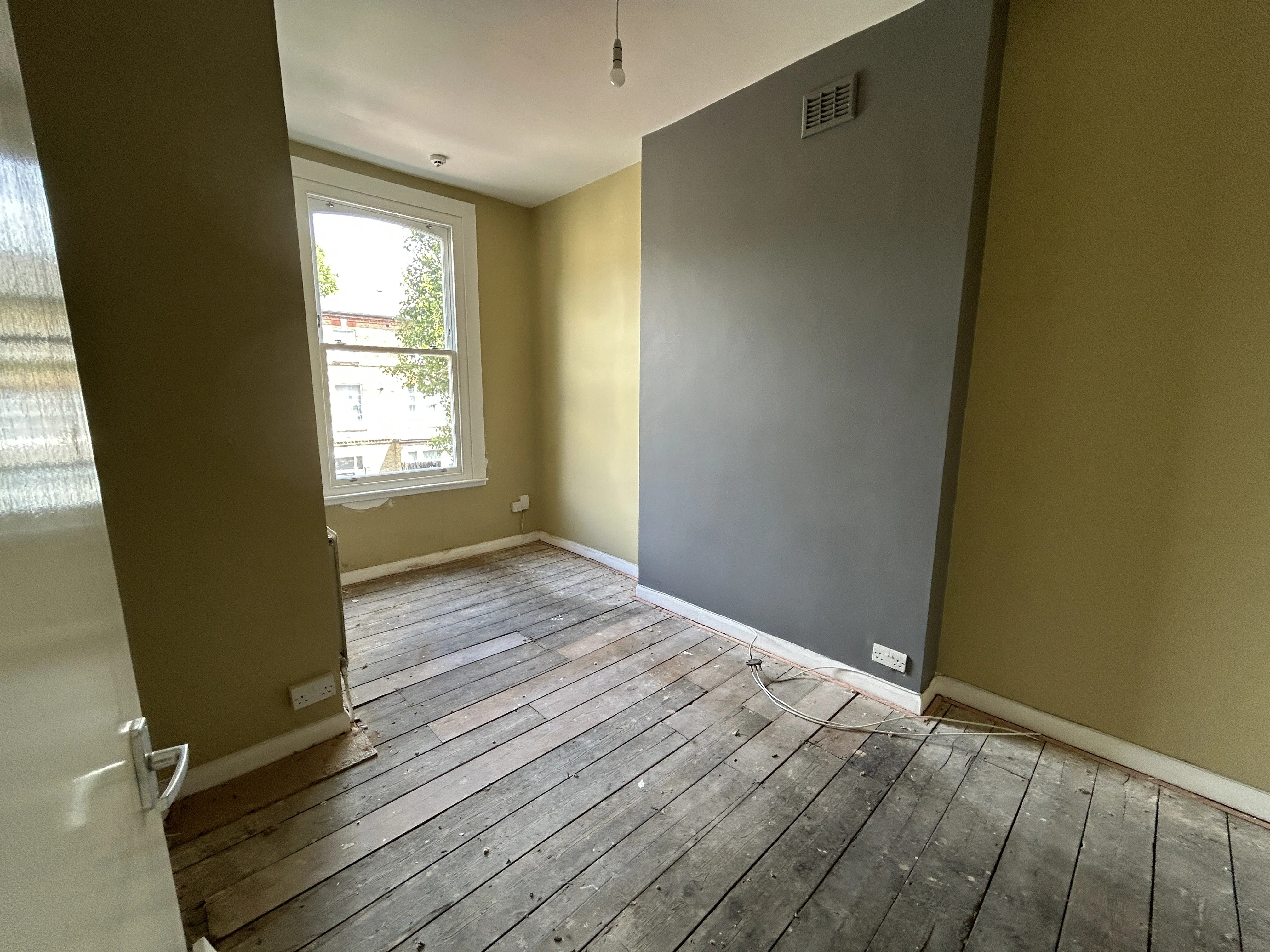 VACANT - Leasehold Self Contained First Floor Flat