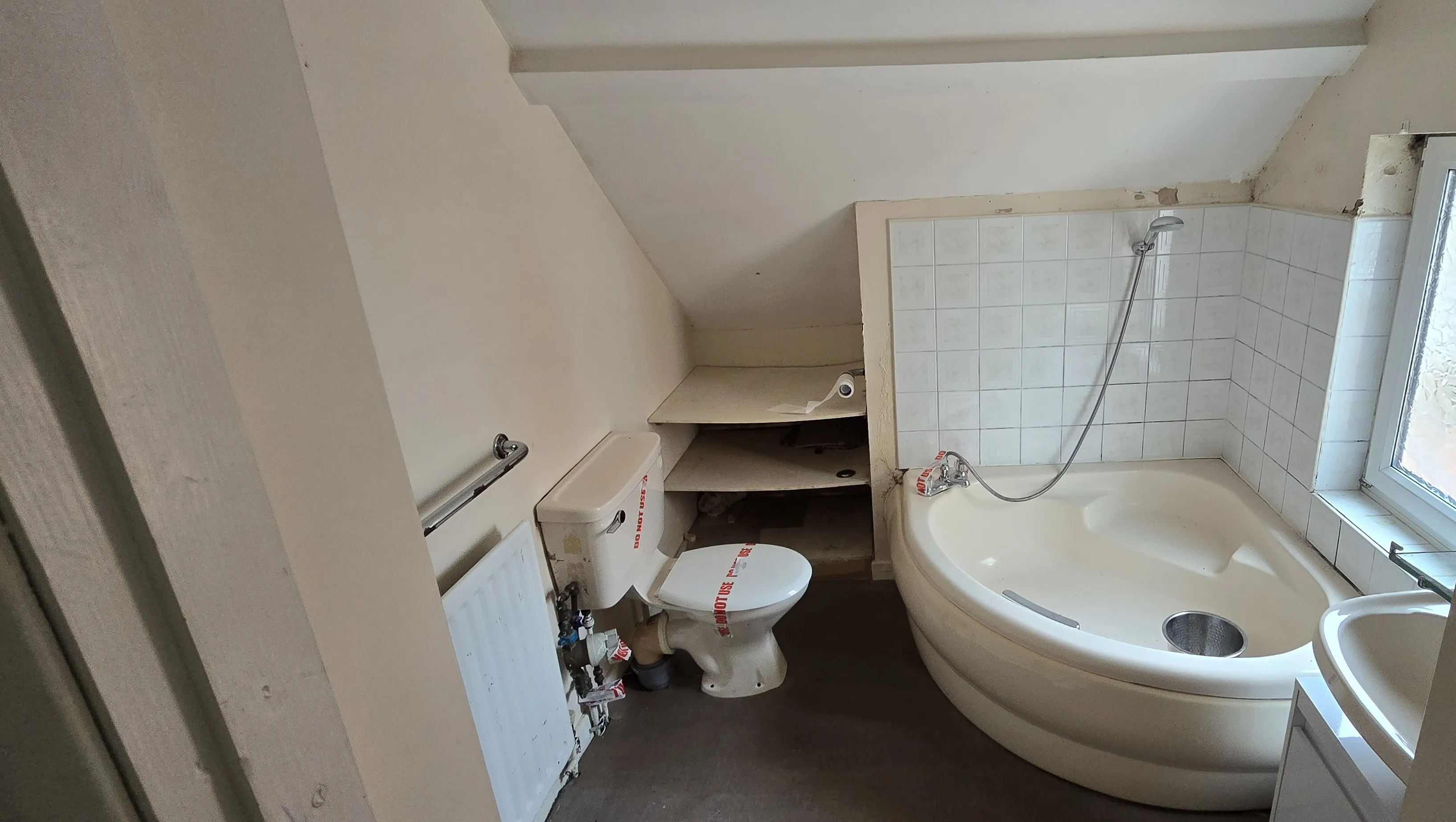 VACANT - Freehold Self Contained First and Attic Floor Flat