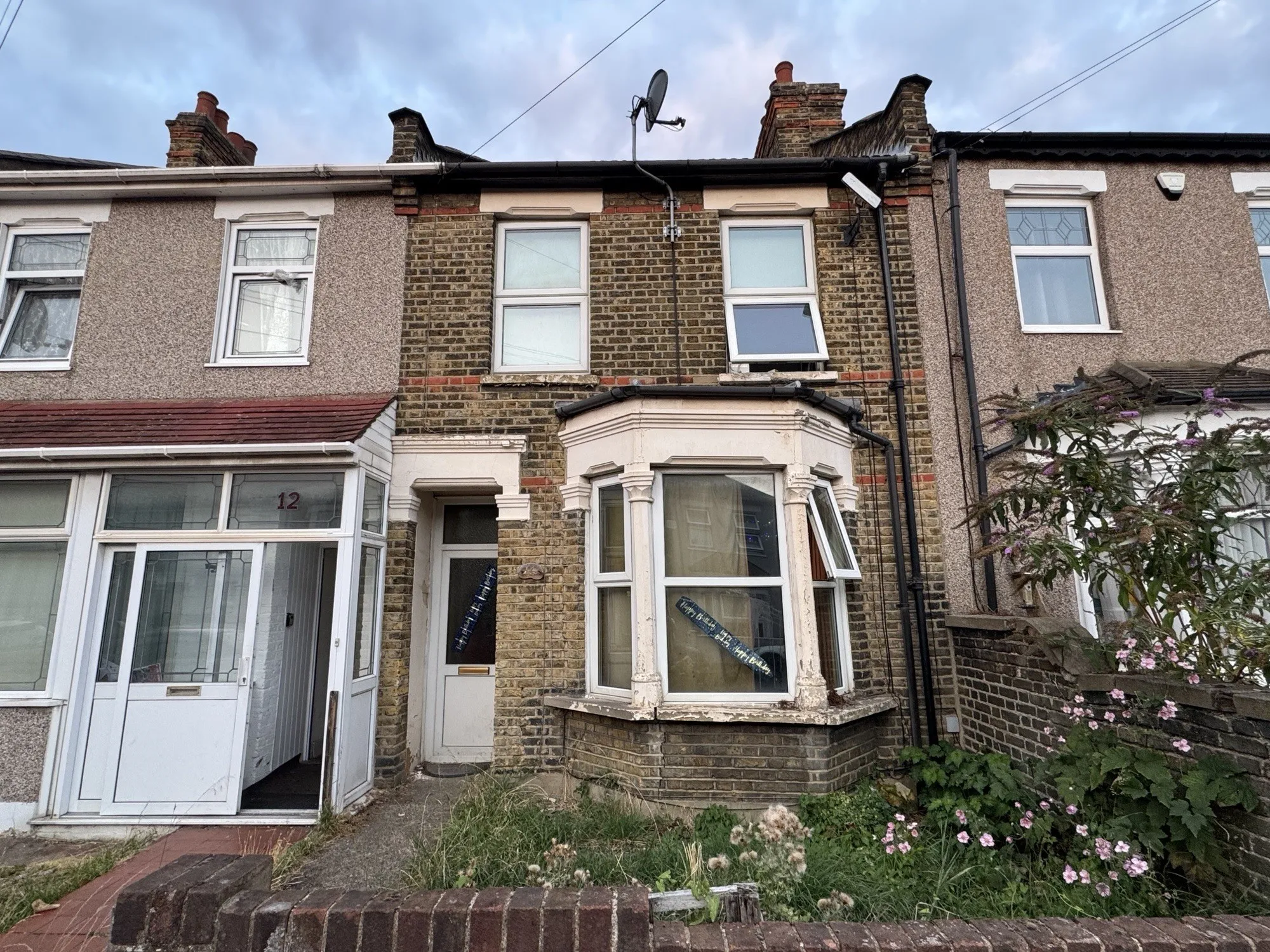 INVESTMENT - Freehold Mid Terrace House