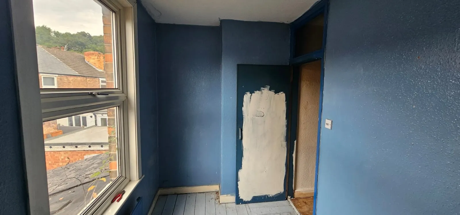 VACANT - Freehold Mid Terrace House