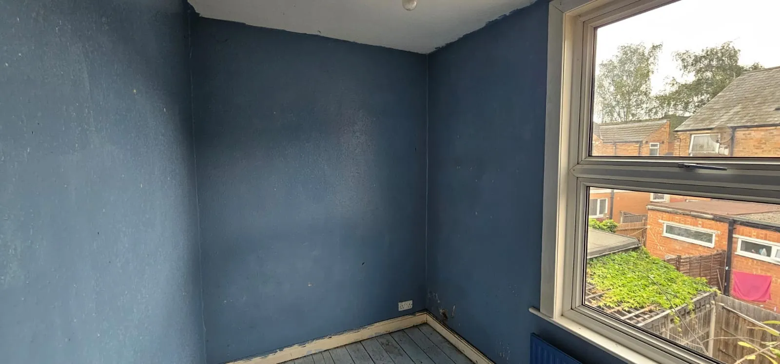 VACANT - Freehold Mid Terrace House