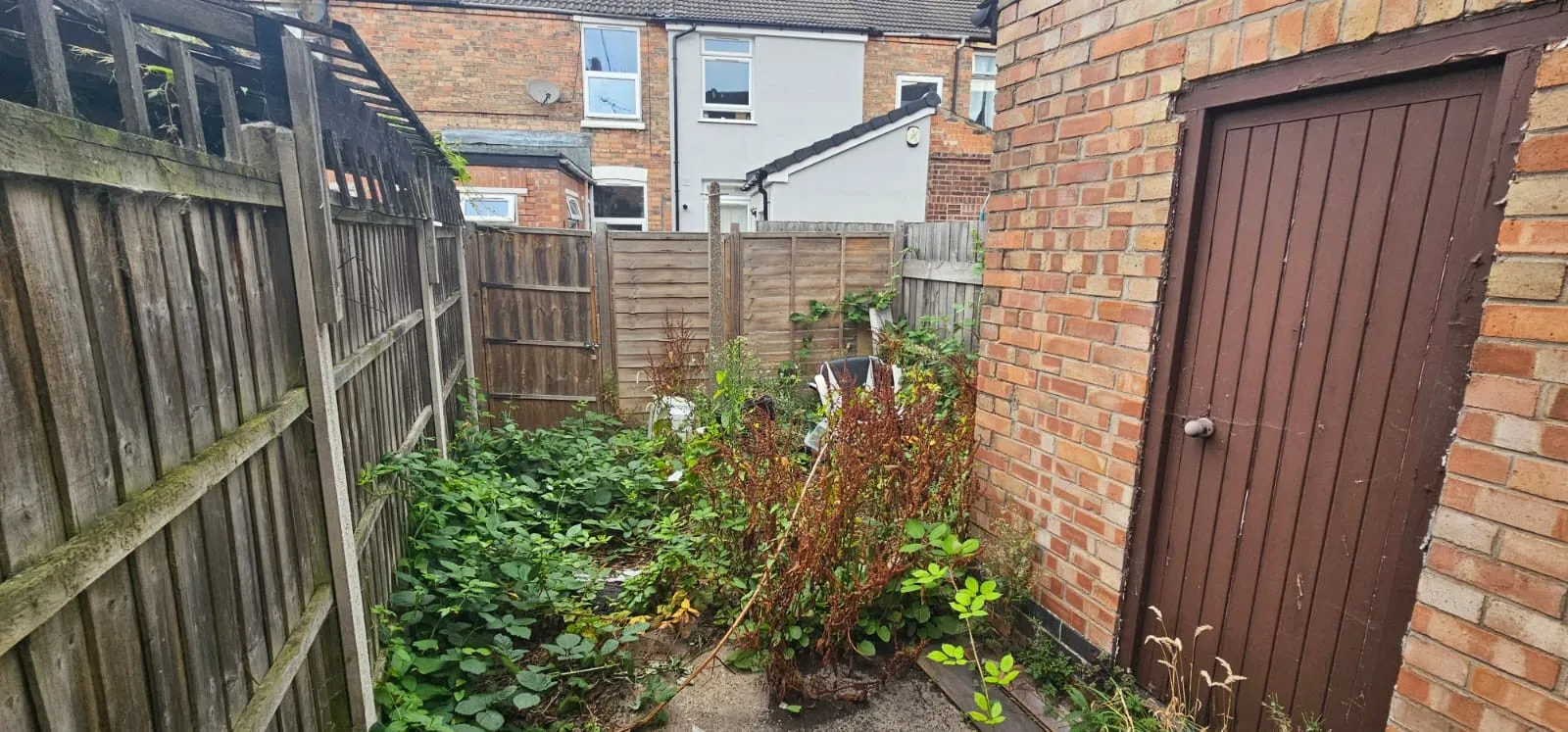 VACANT - Freehold Mid Terrace House