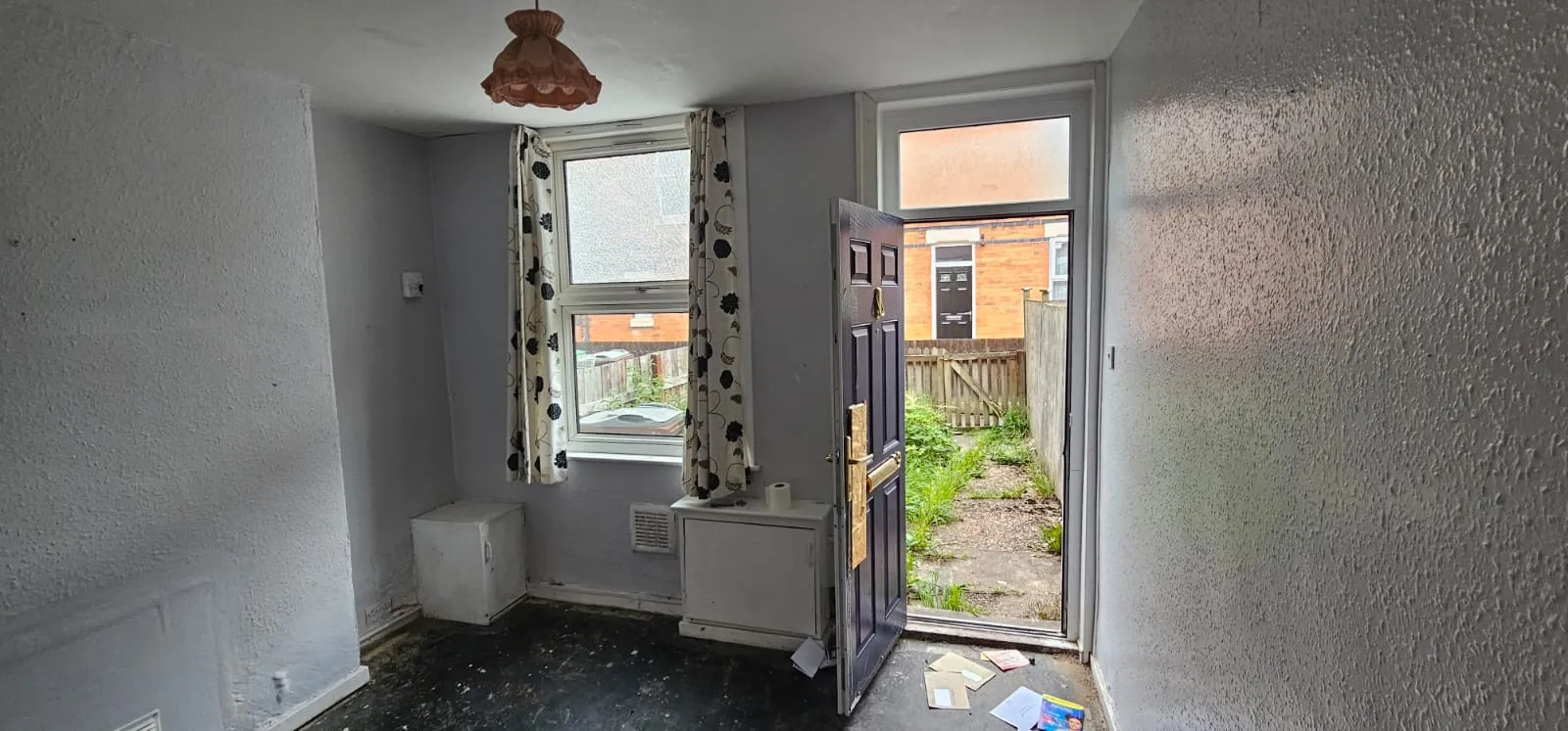 VACANT - Freehold Mid Terrace House