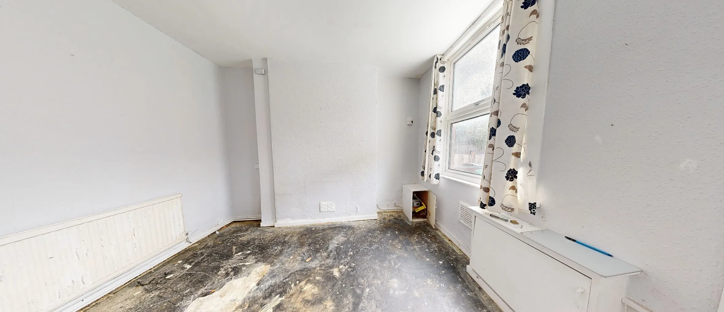 VACANT - Freehold Mid Terrace House