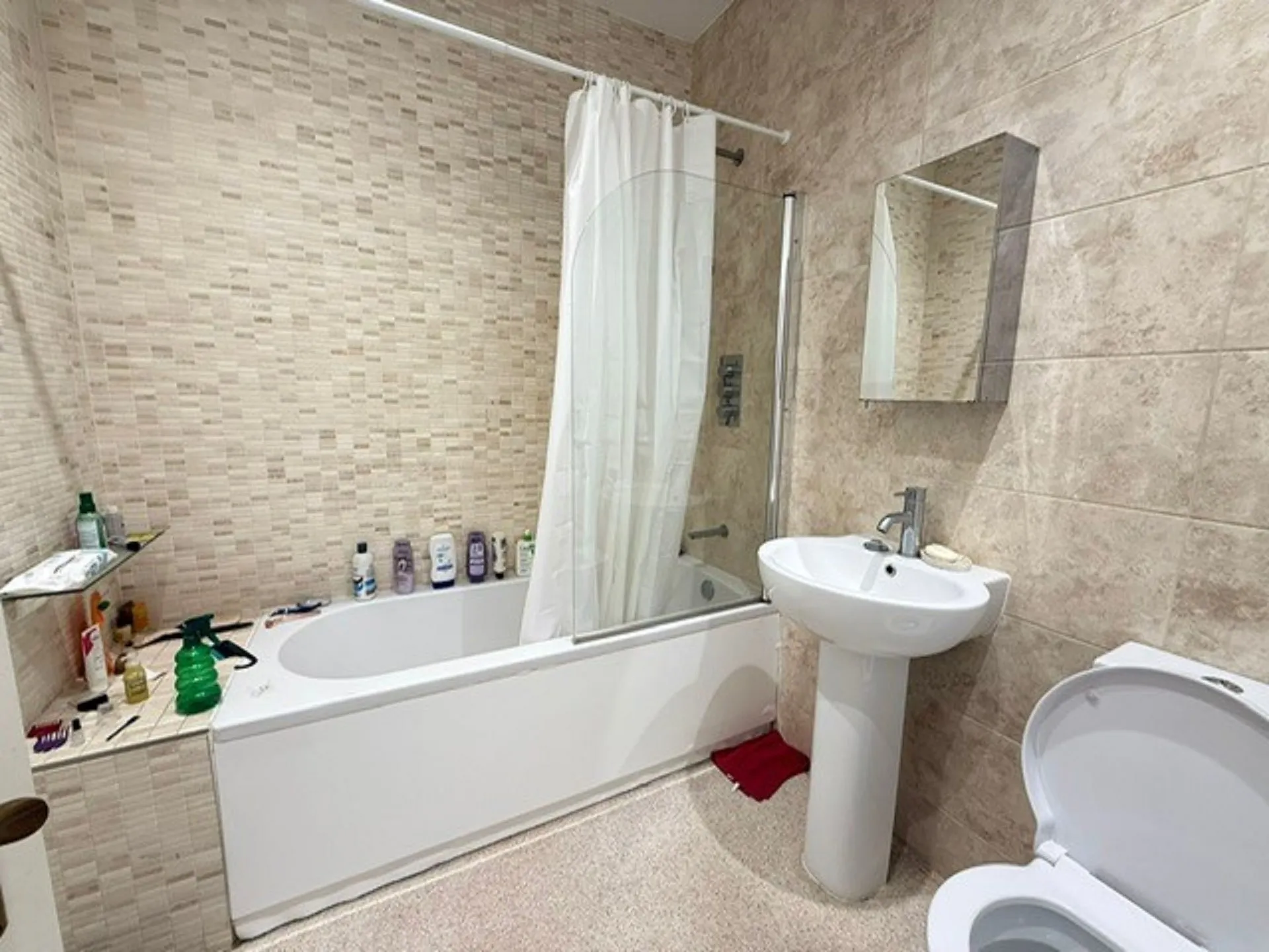 INVESTMENT - Leasehold Self Contained Second Floor Flat 