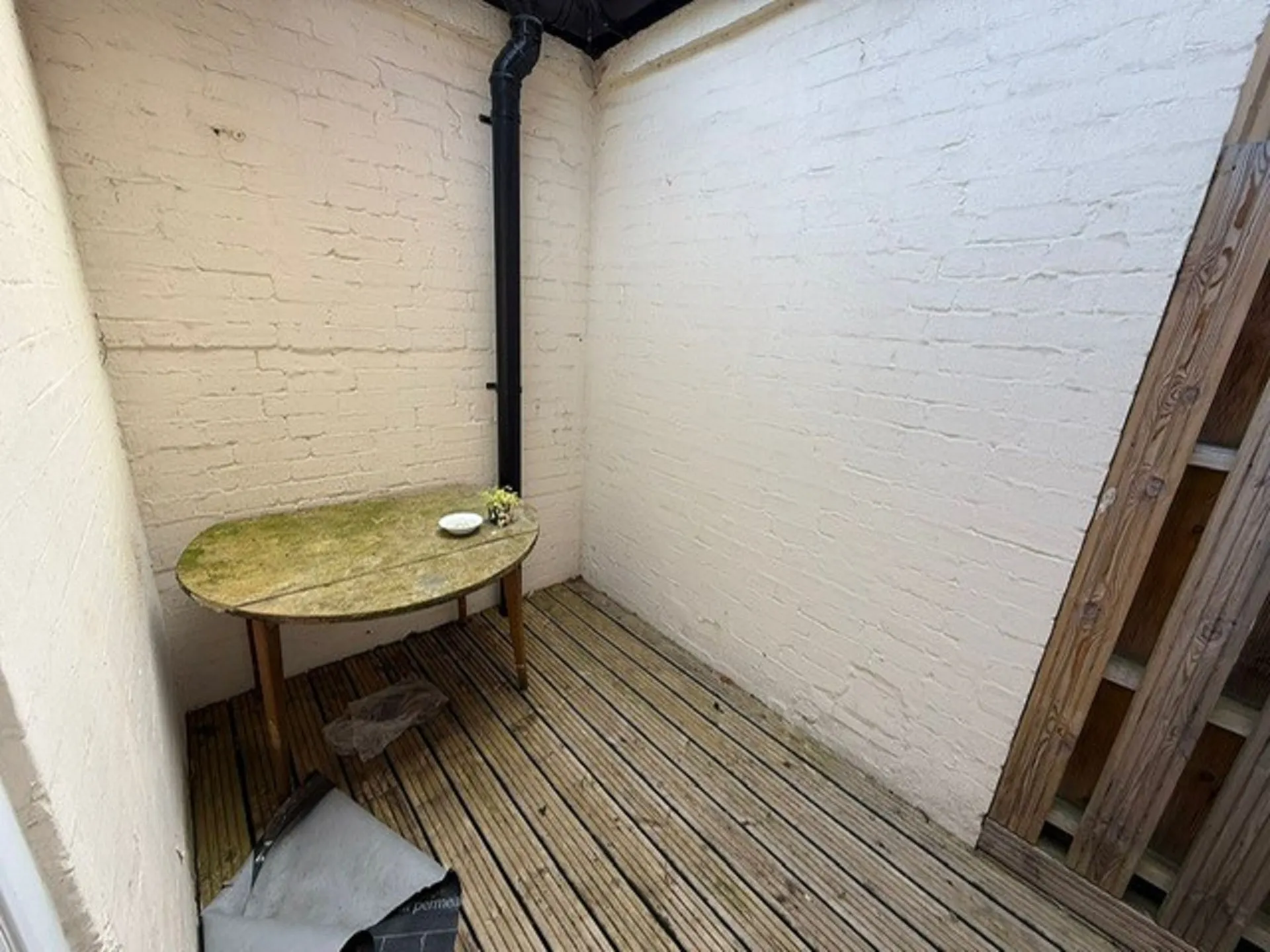 INVESTMENT - Leasehold Self Contained Second Floor Flat 