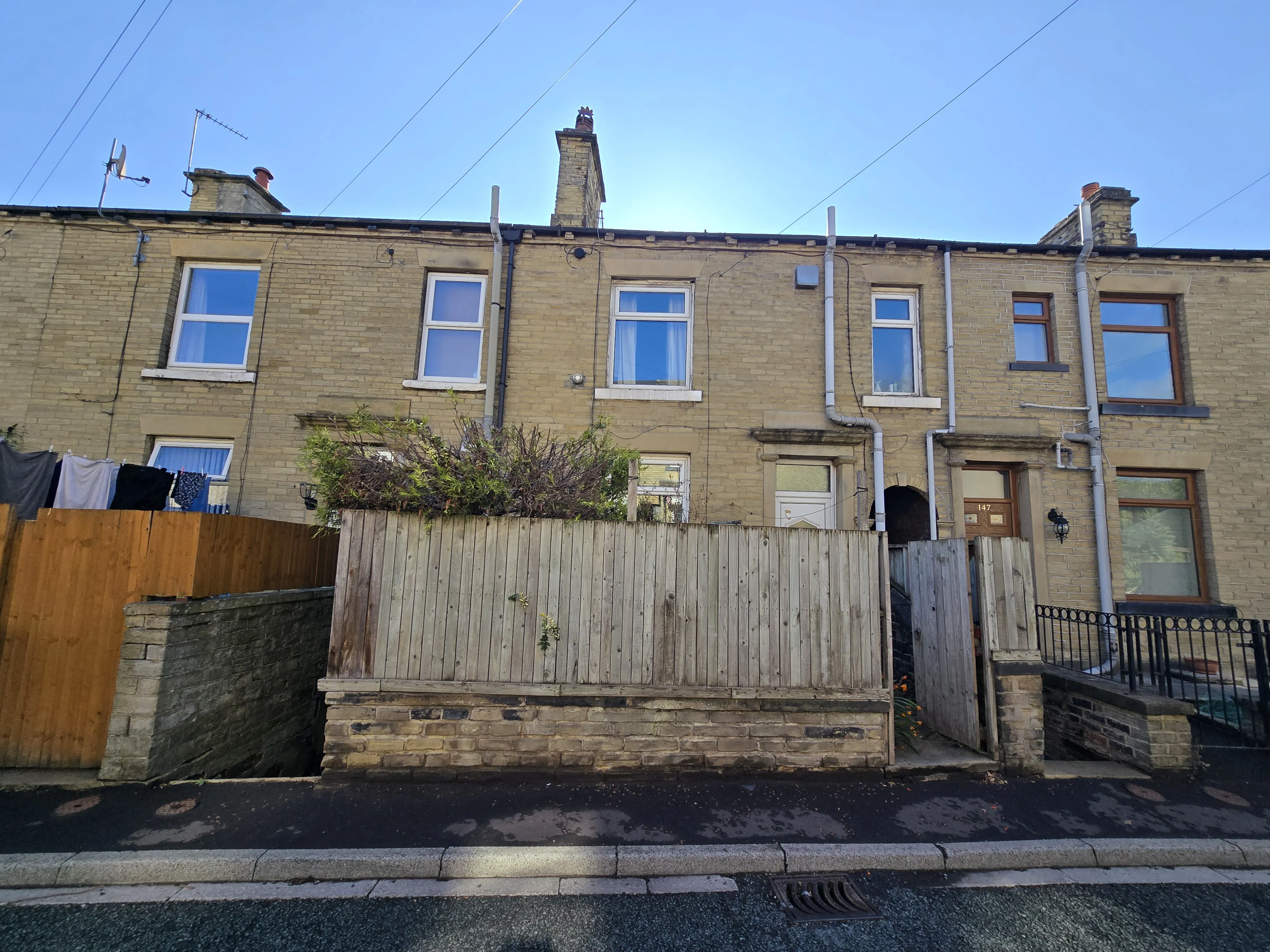 VACANT - Freehold Mid Terrace House