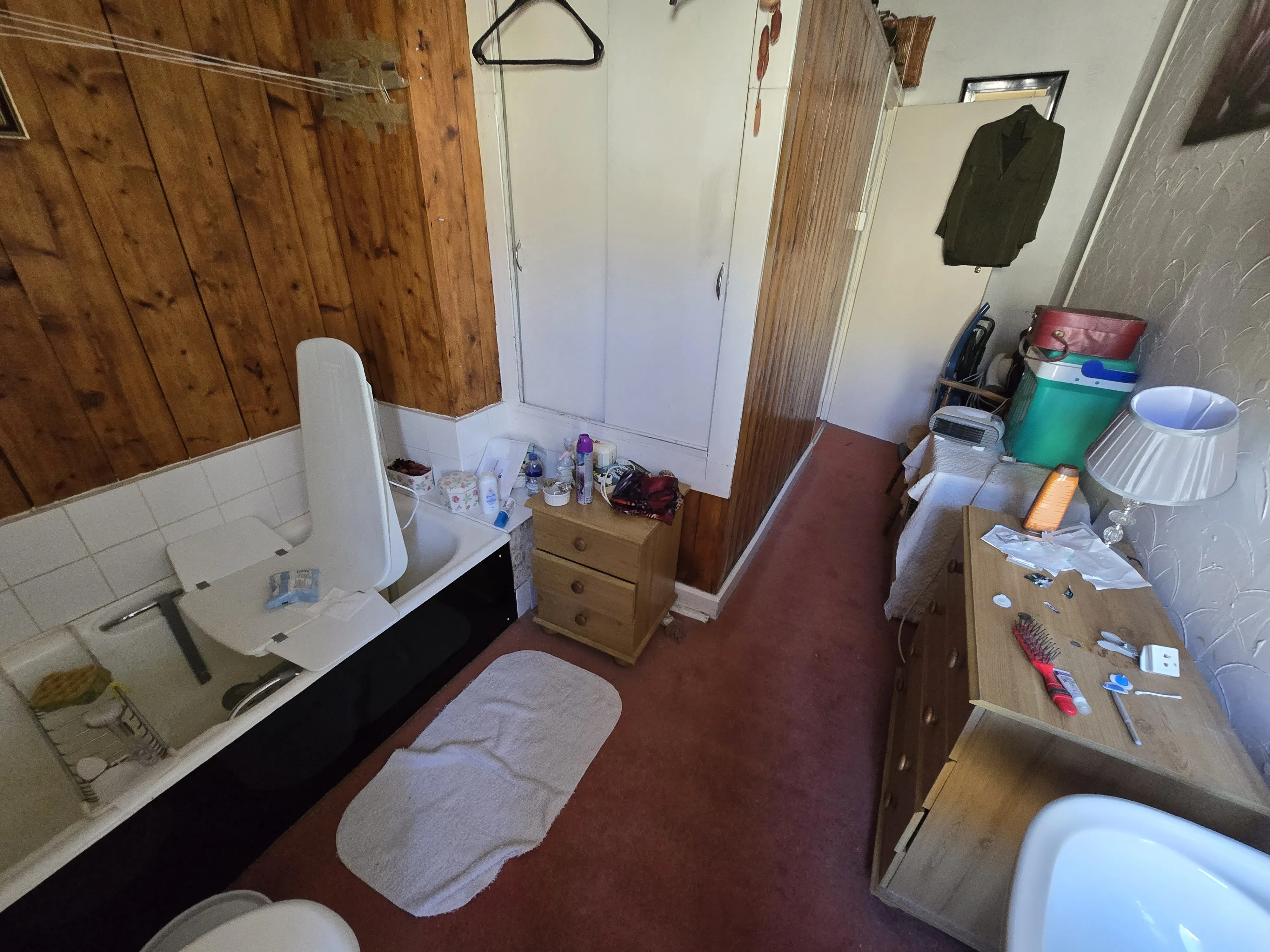 VACANT - Freehold Mid Terrace House