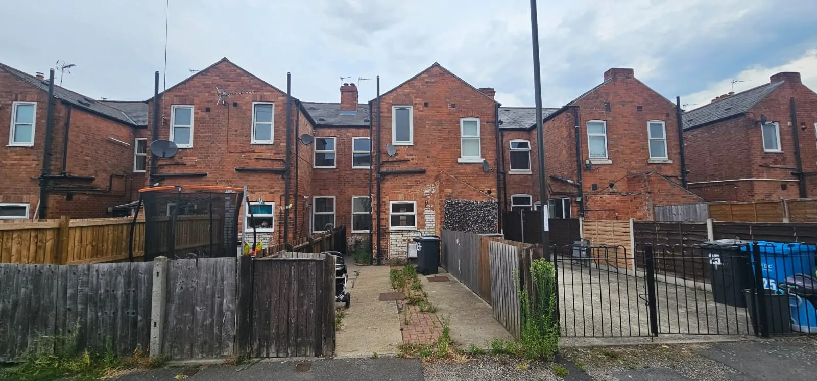 VACANT - Freehold Mid Terrace House