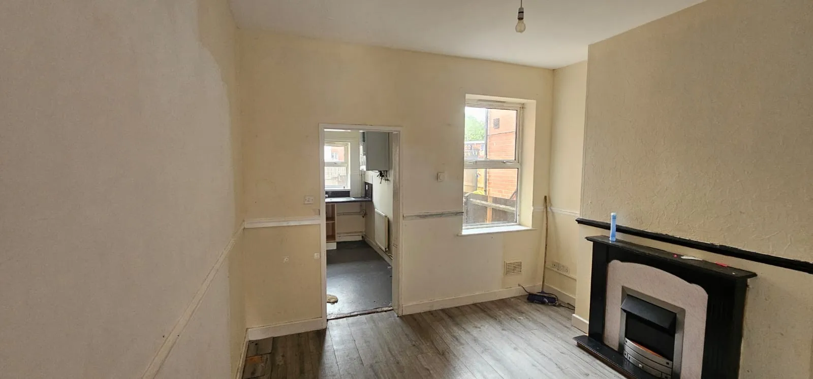 VACANT - Freehold Mid Terrace House