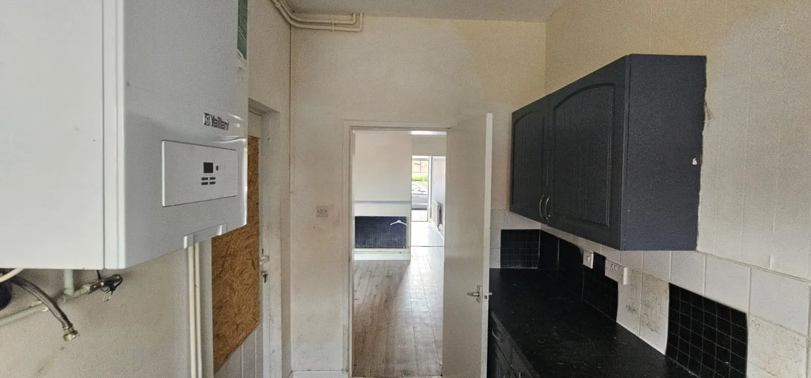 VACANT - Freehold Mid Terrace House
