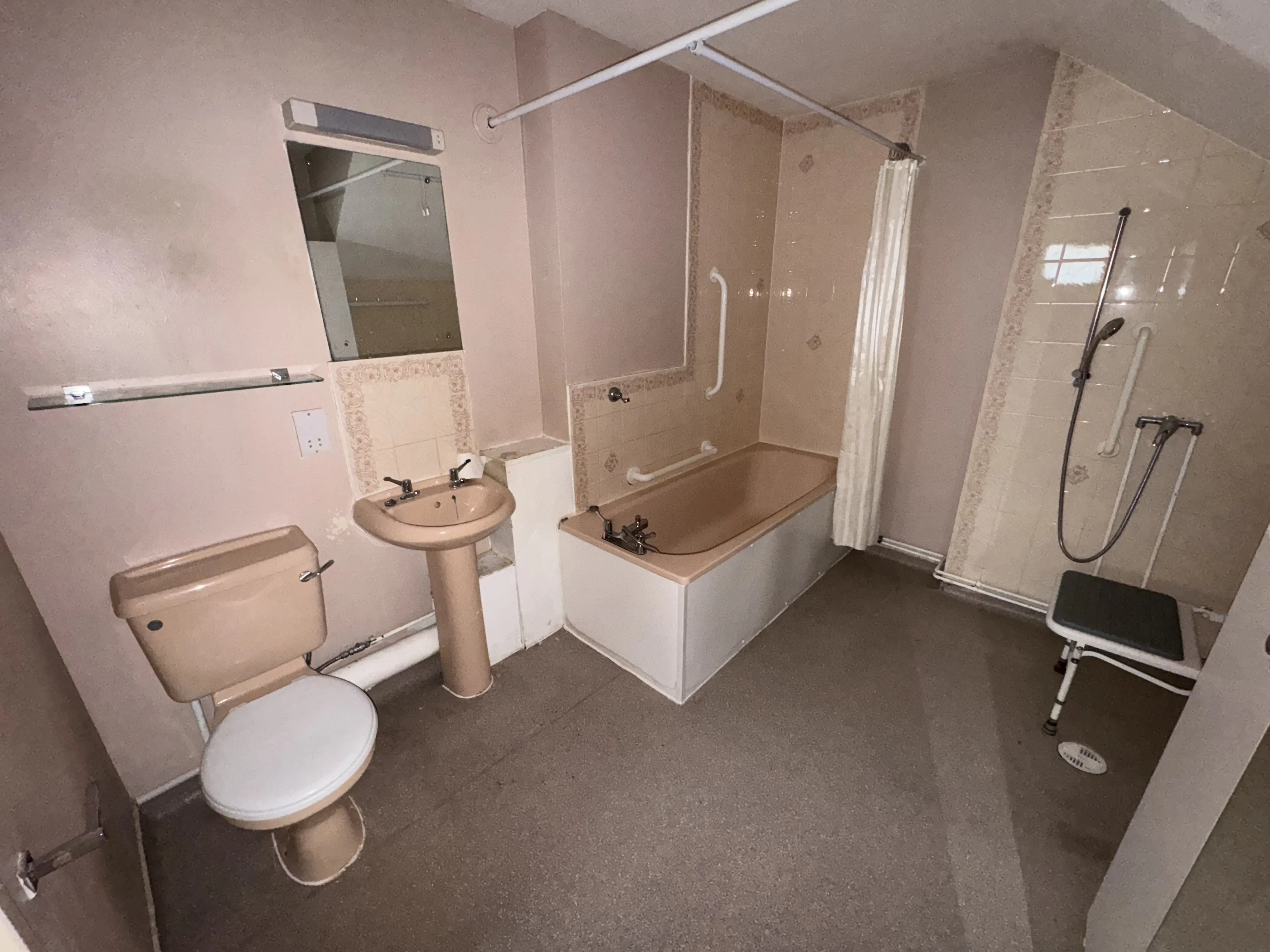 VACANT - Leasehold Self Contained Ground Floor Flat