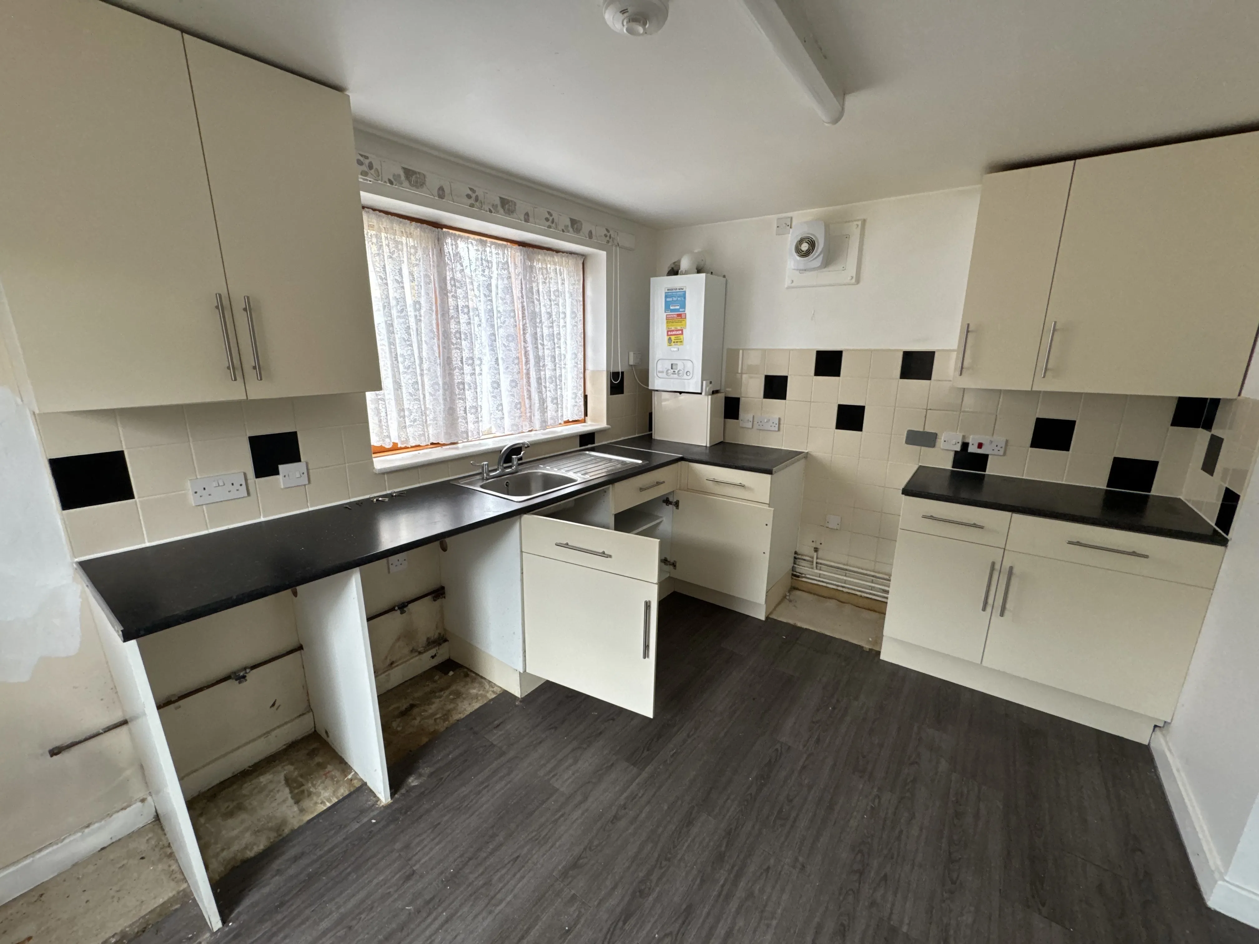 VACANT - Leasehold Self Contained Ground Floor Flat