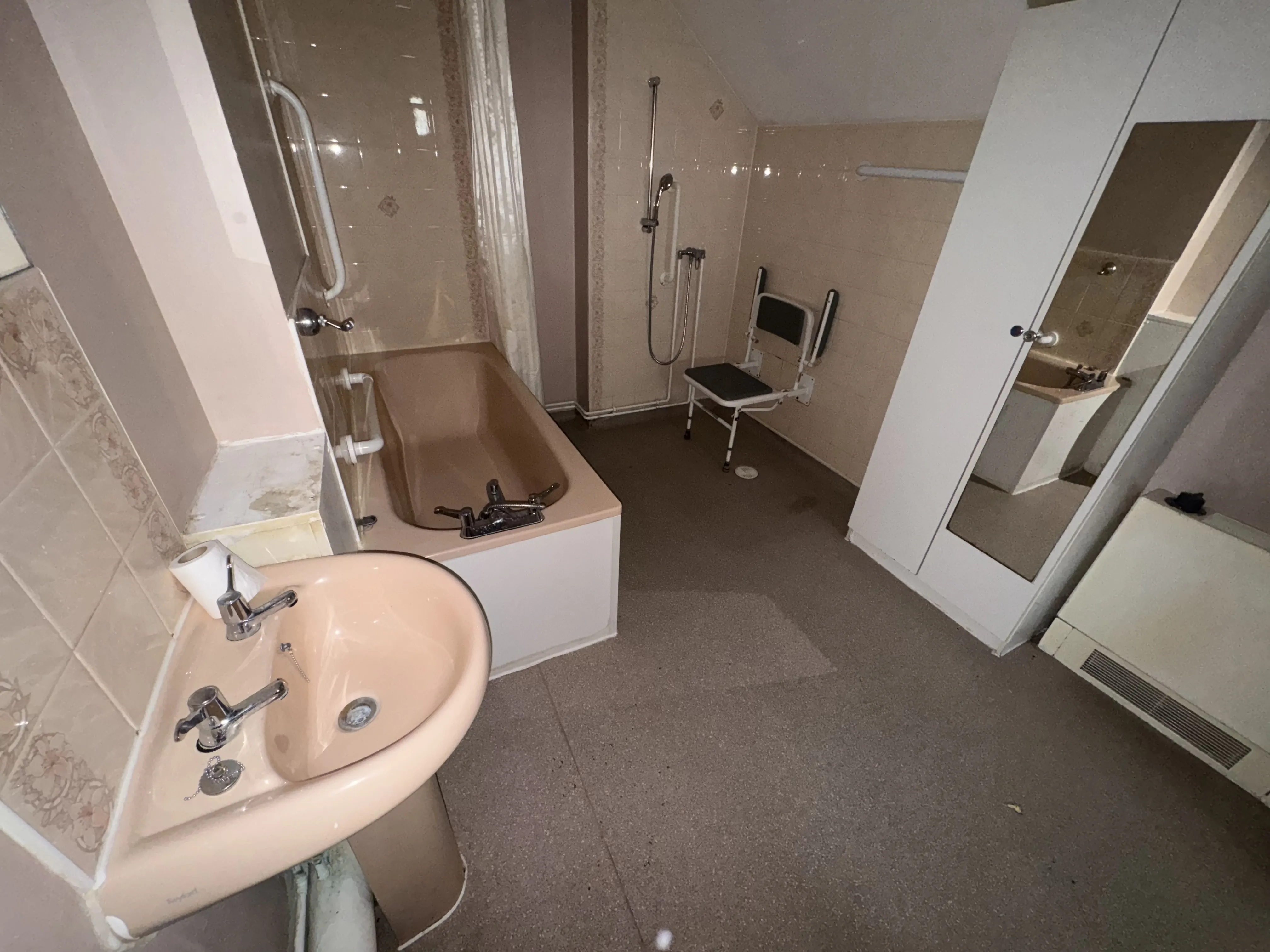 VACANT - Leasehold Self Contained Ground Floor Flat