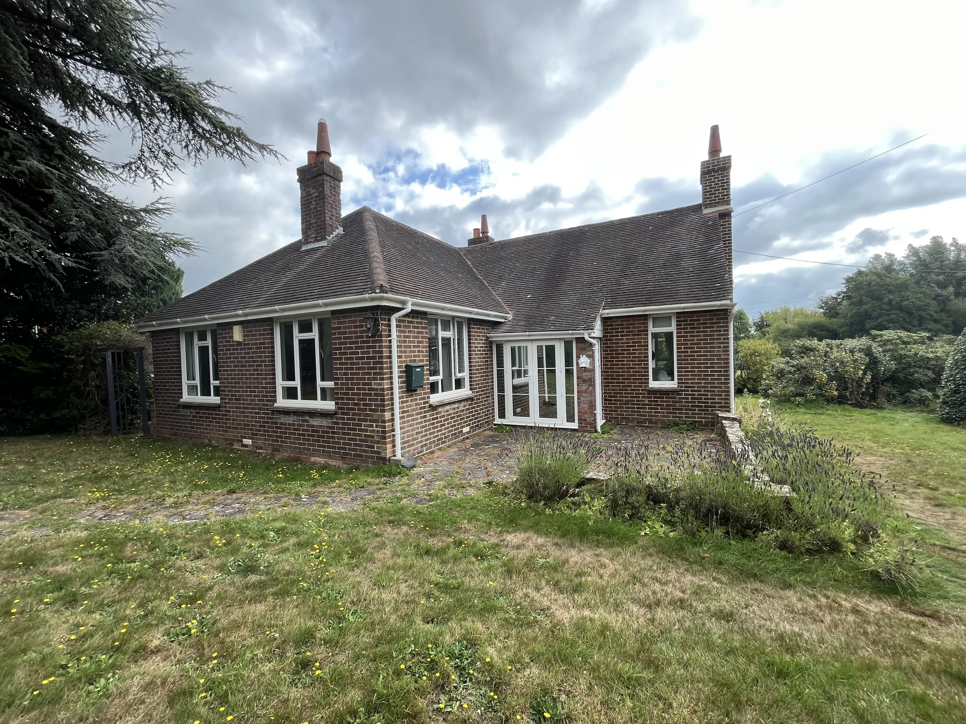 VACANT - Freehold Detached House set within a 3 Acre Plot 