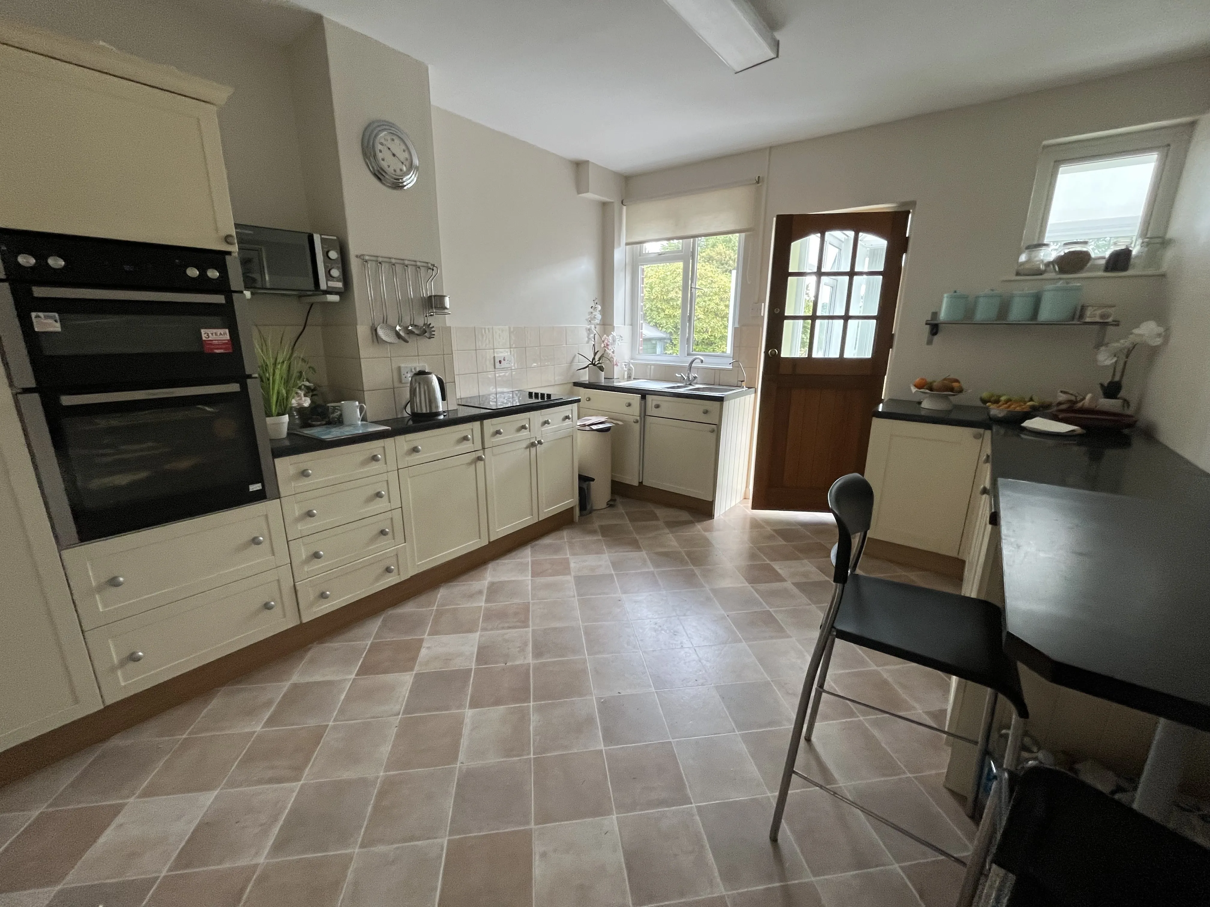 VACANT - Freehold Detached House set within a 3 Acre Plot 