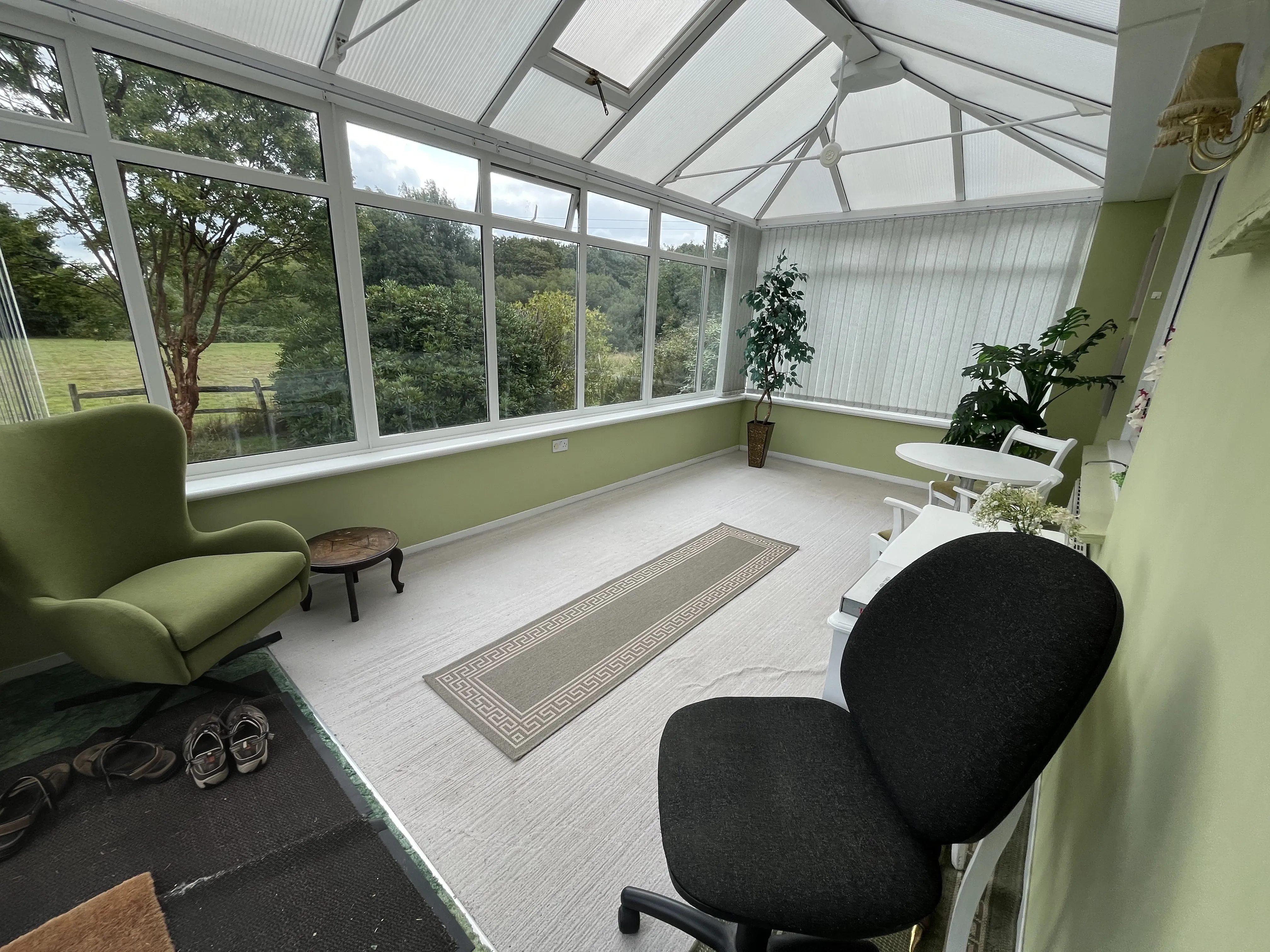VACANT - Freehold Detached House set within a 3 Acre Plot 