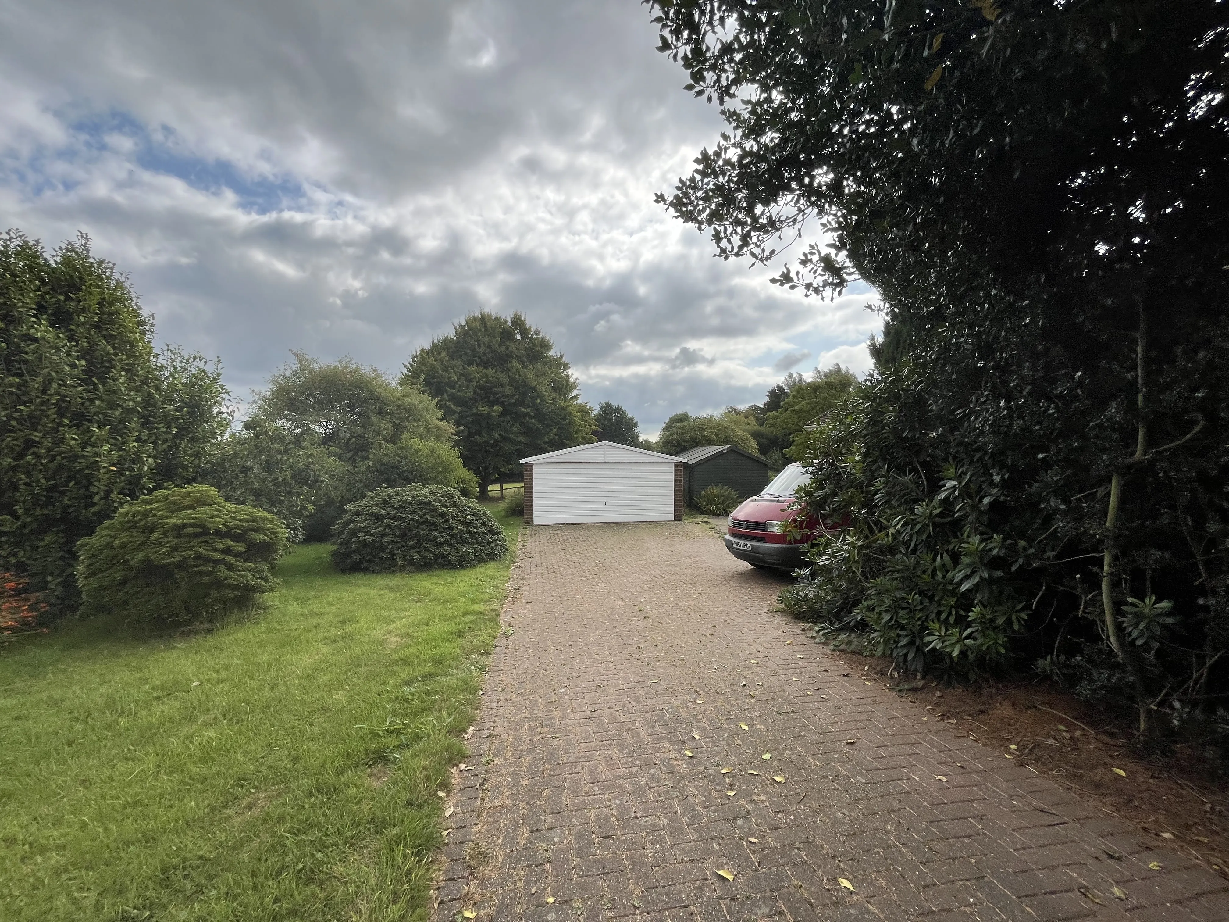 VACANT - Freehold Detached House set within a 3 Acre Plot 