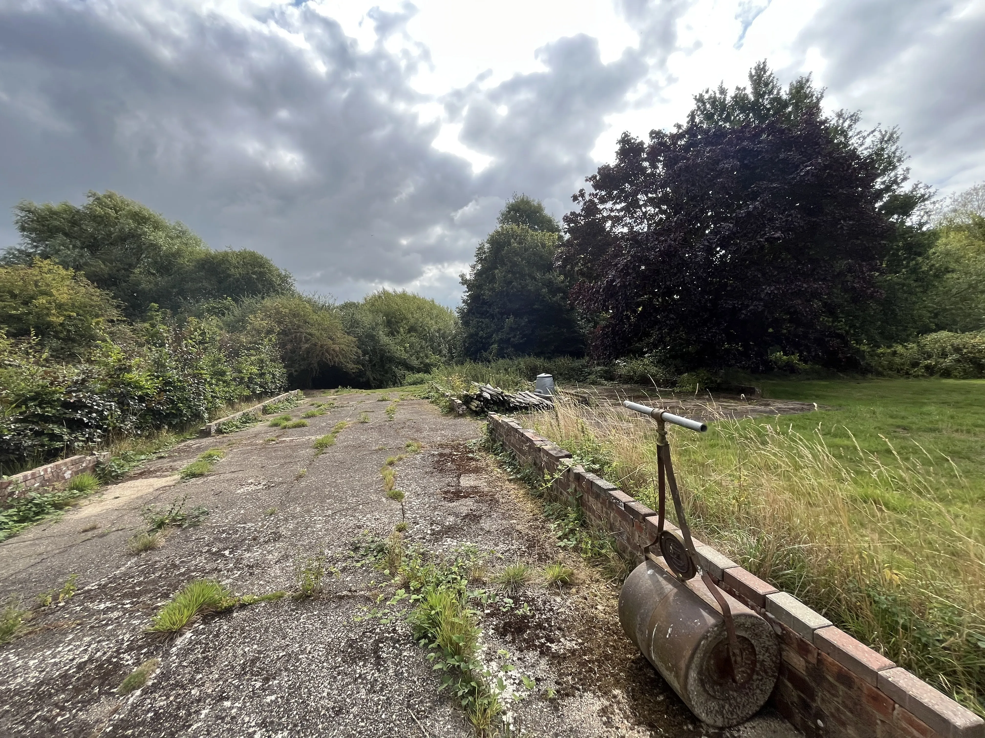 VACANT - Freehold Detached House set within a 3 Acre Plot 
