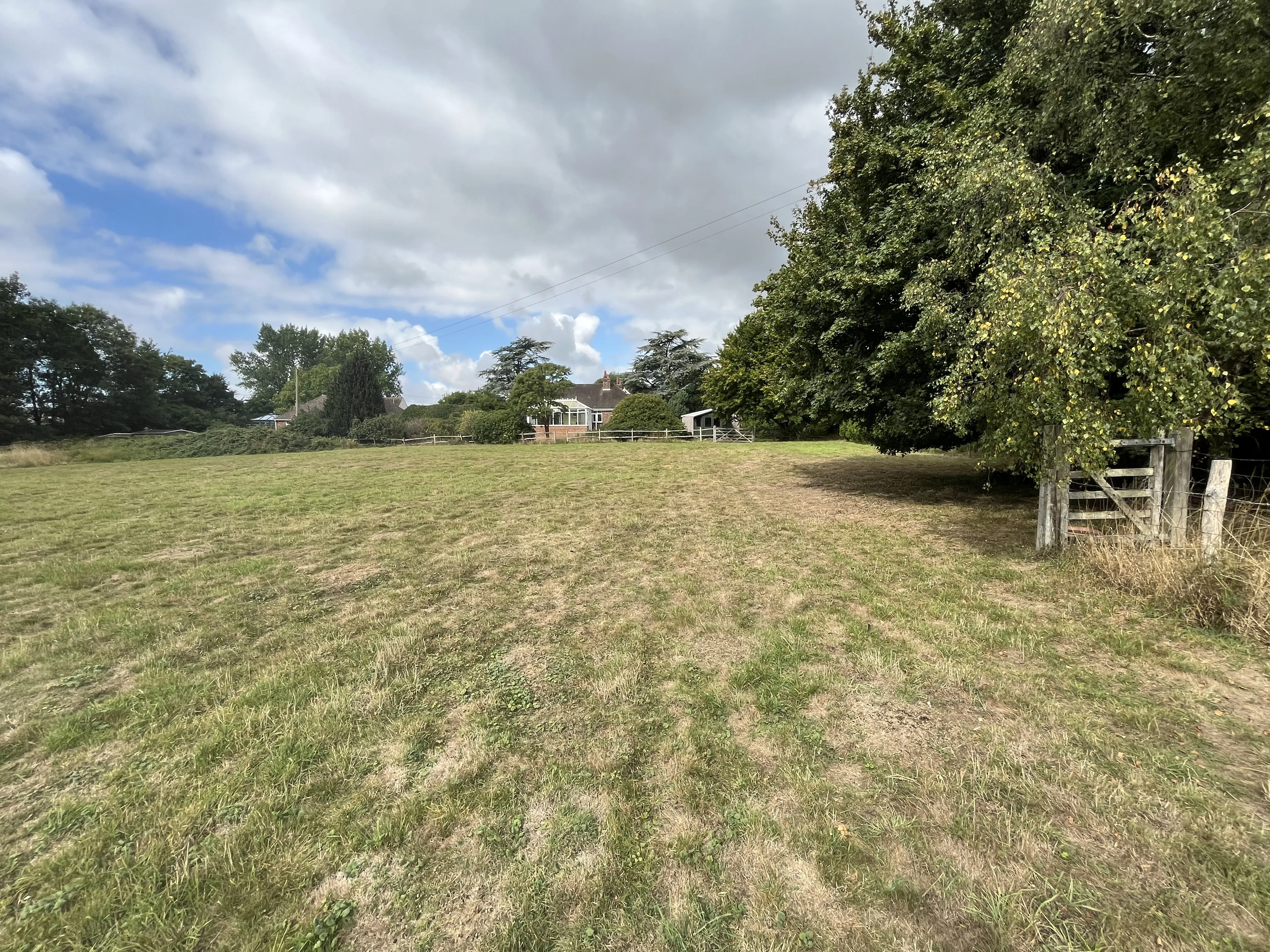 VACANT - Freehold Detached House set within a 3 Acre Plot 