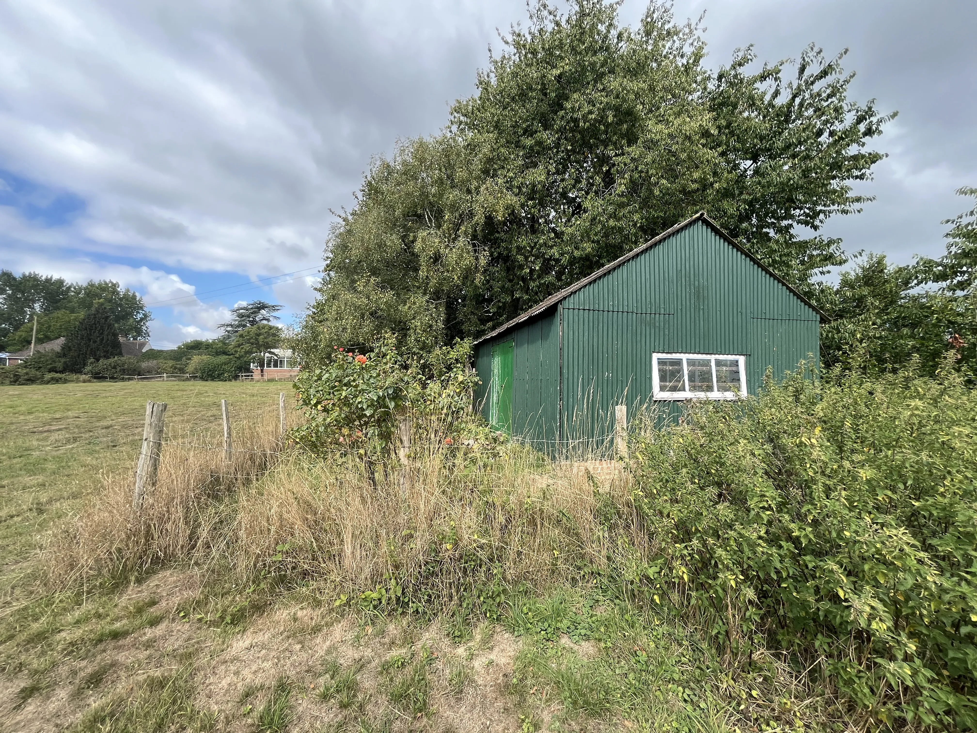 VACANT - Freehold Detached House set within a 3 Acre Plot 