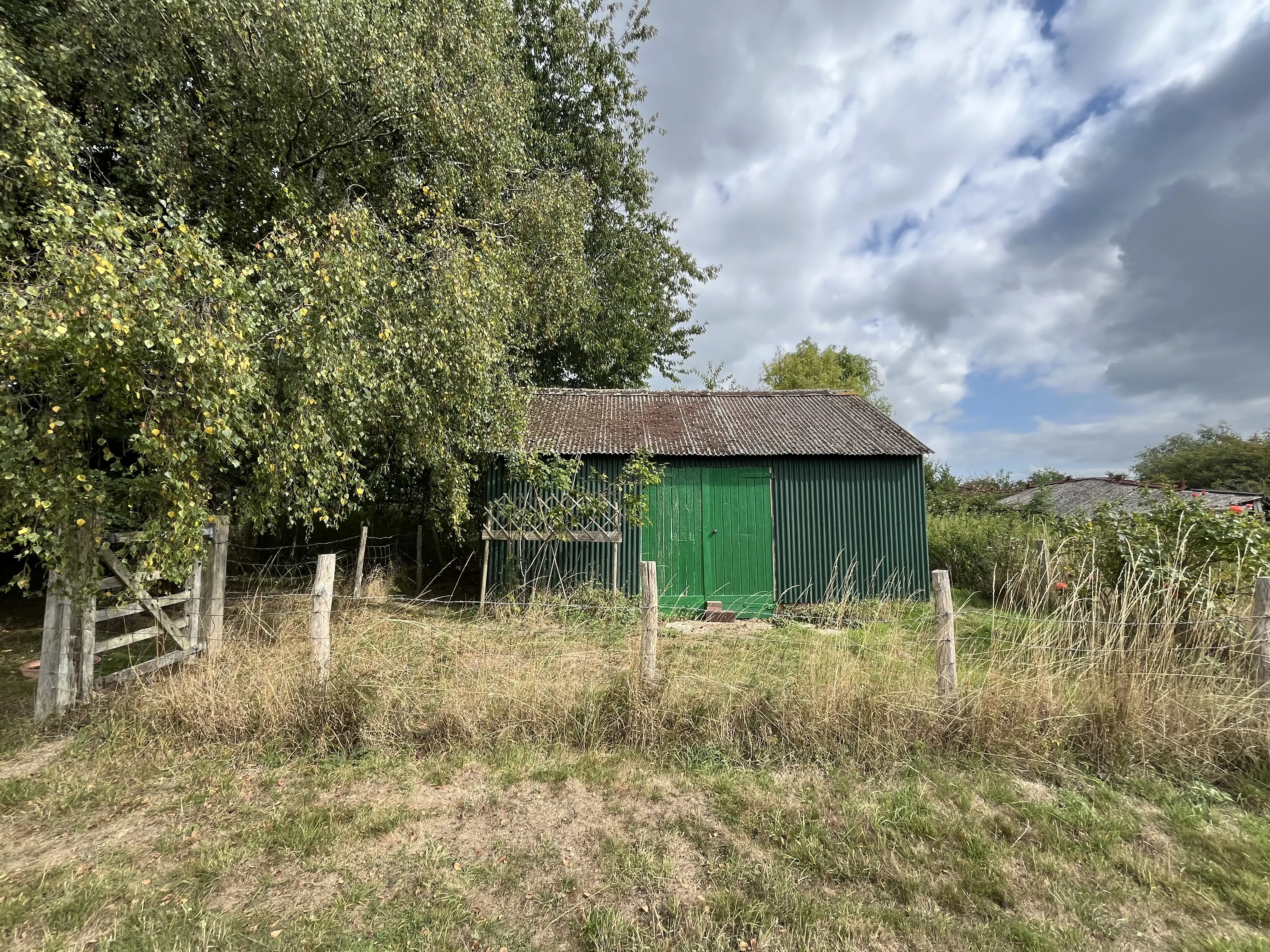 VACANT - Freehold Detached House set within a 3 Acre Plot 