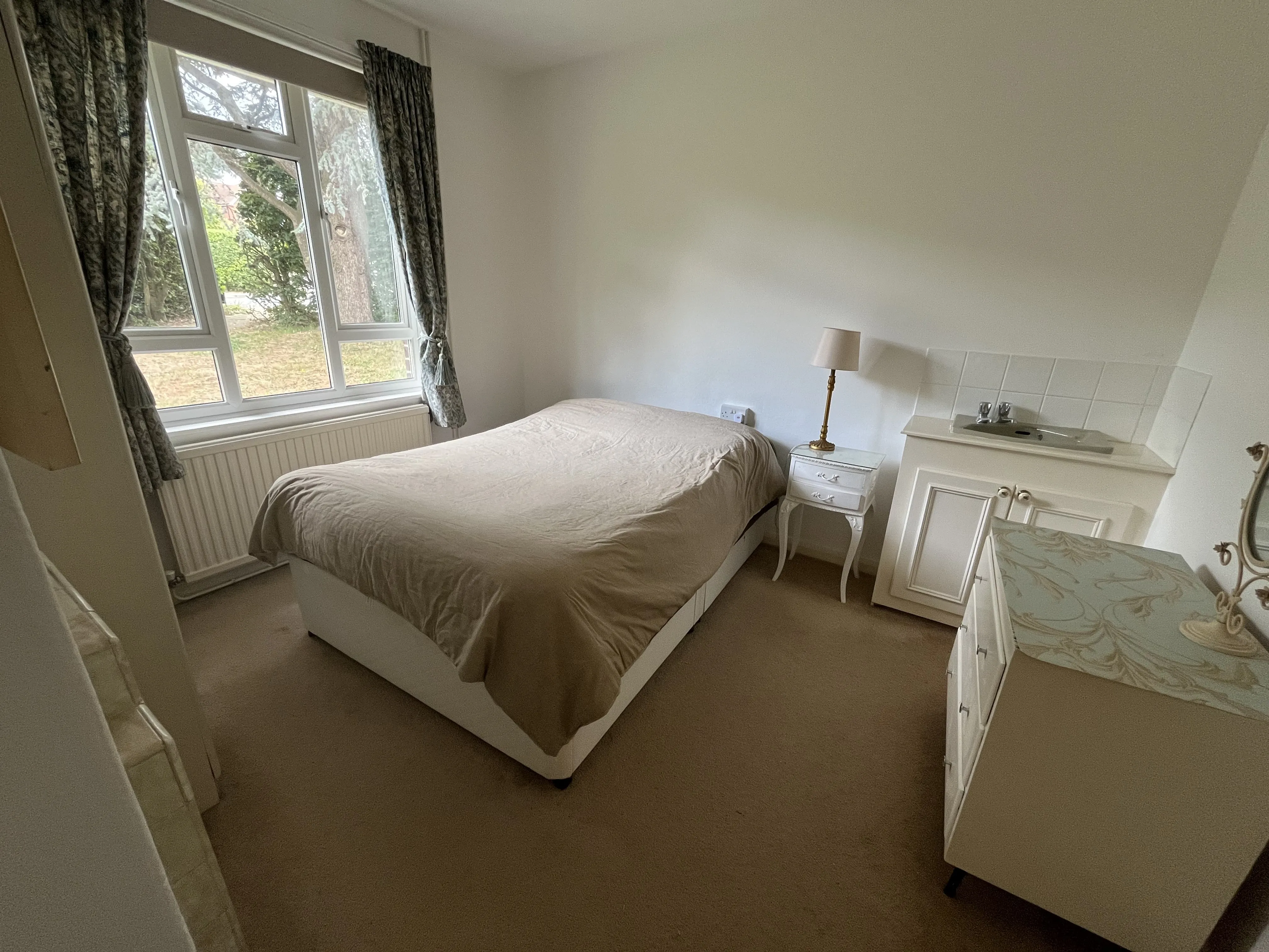 VACANT - Freehold Detached House set within a 3 Acre Plot 