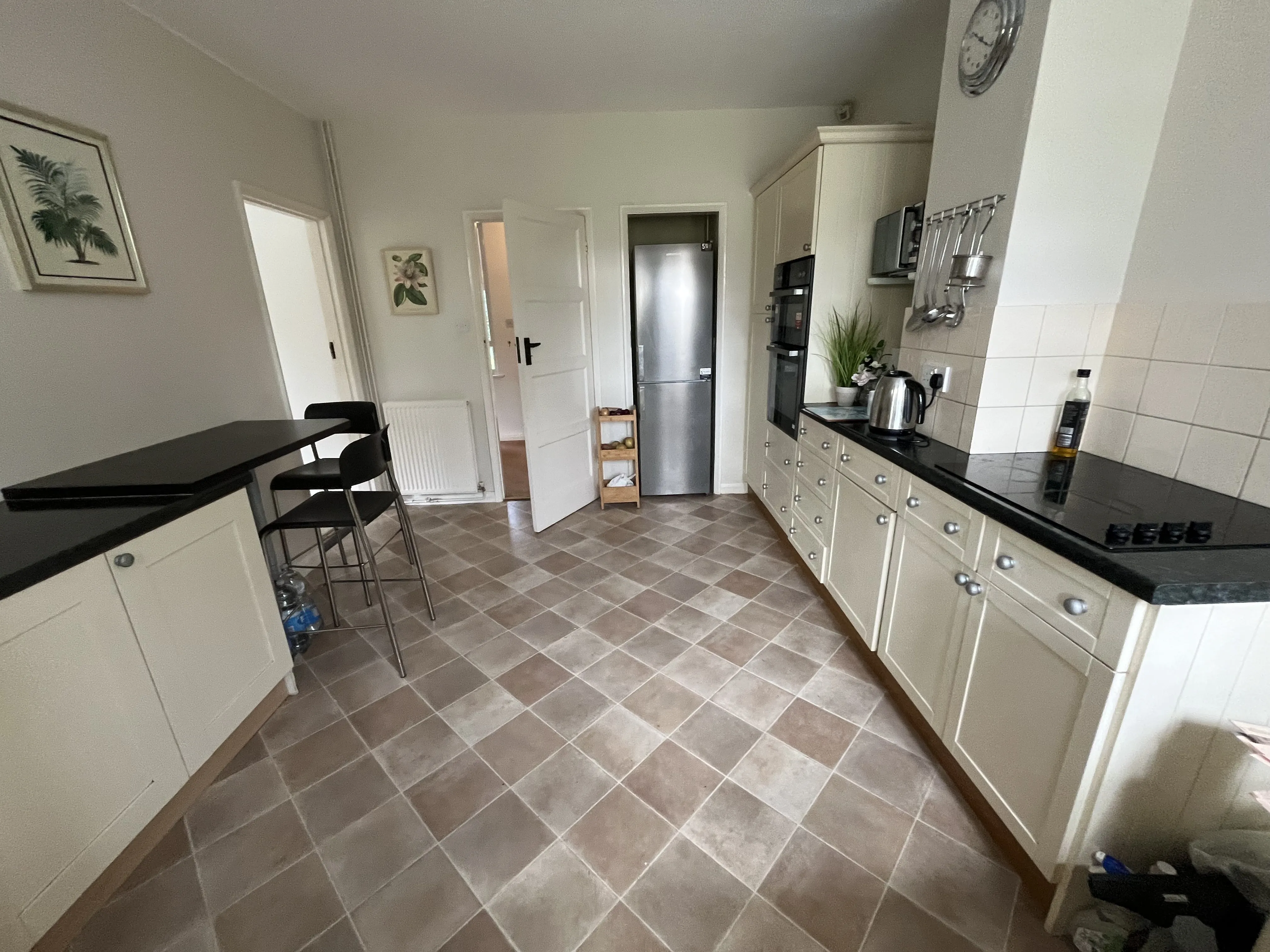 VACANT - Freehold Detached House set within a 3 Acre Plot 
