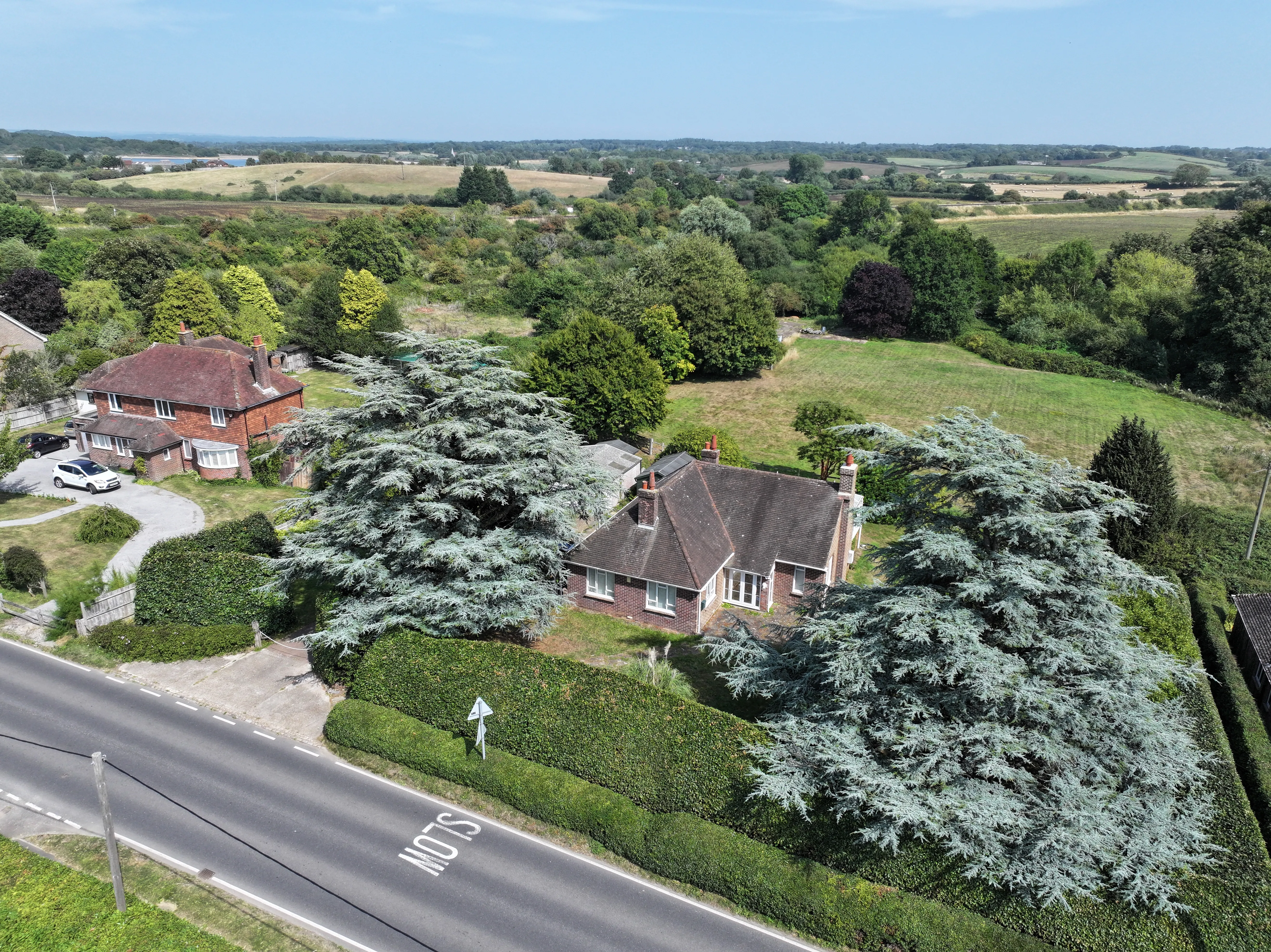 VACANT - Freehold Detached House set within a 3 Acre Plot 
