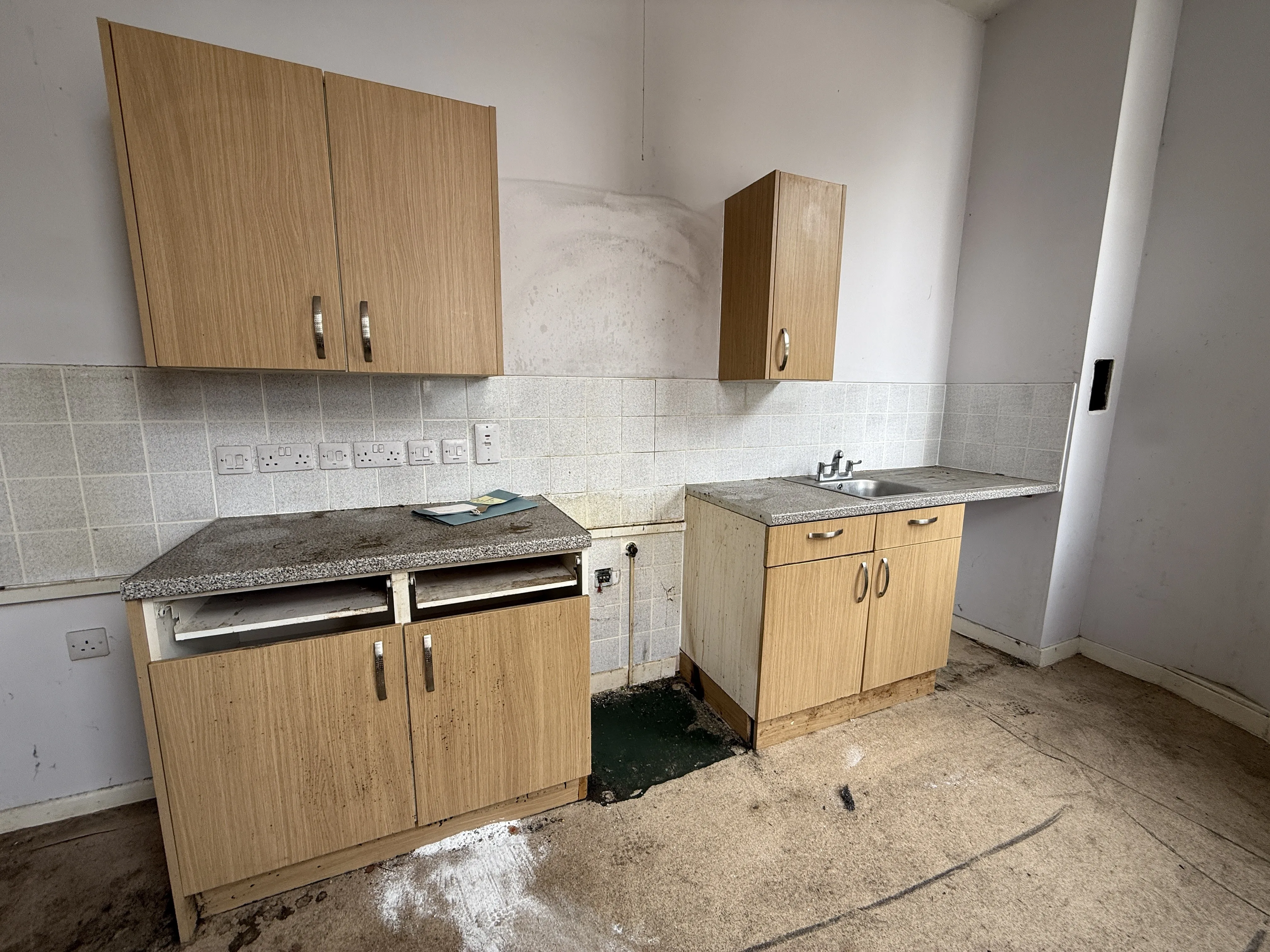 VACANT - Long Leasehold Self Contained Ground Floor Flat
