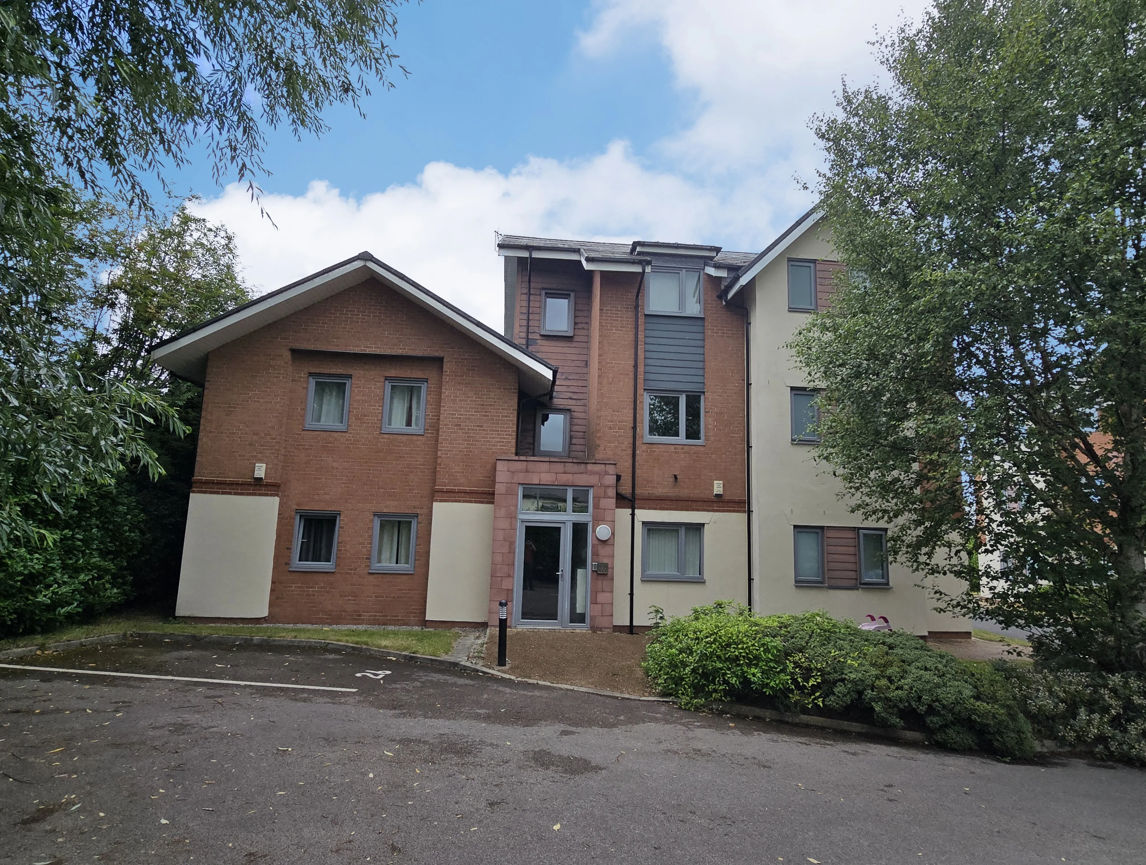 INVESTMENT - Leasehold Self Contained First Floor Flat with Parking