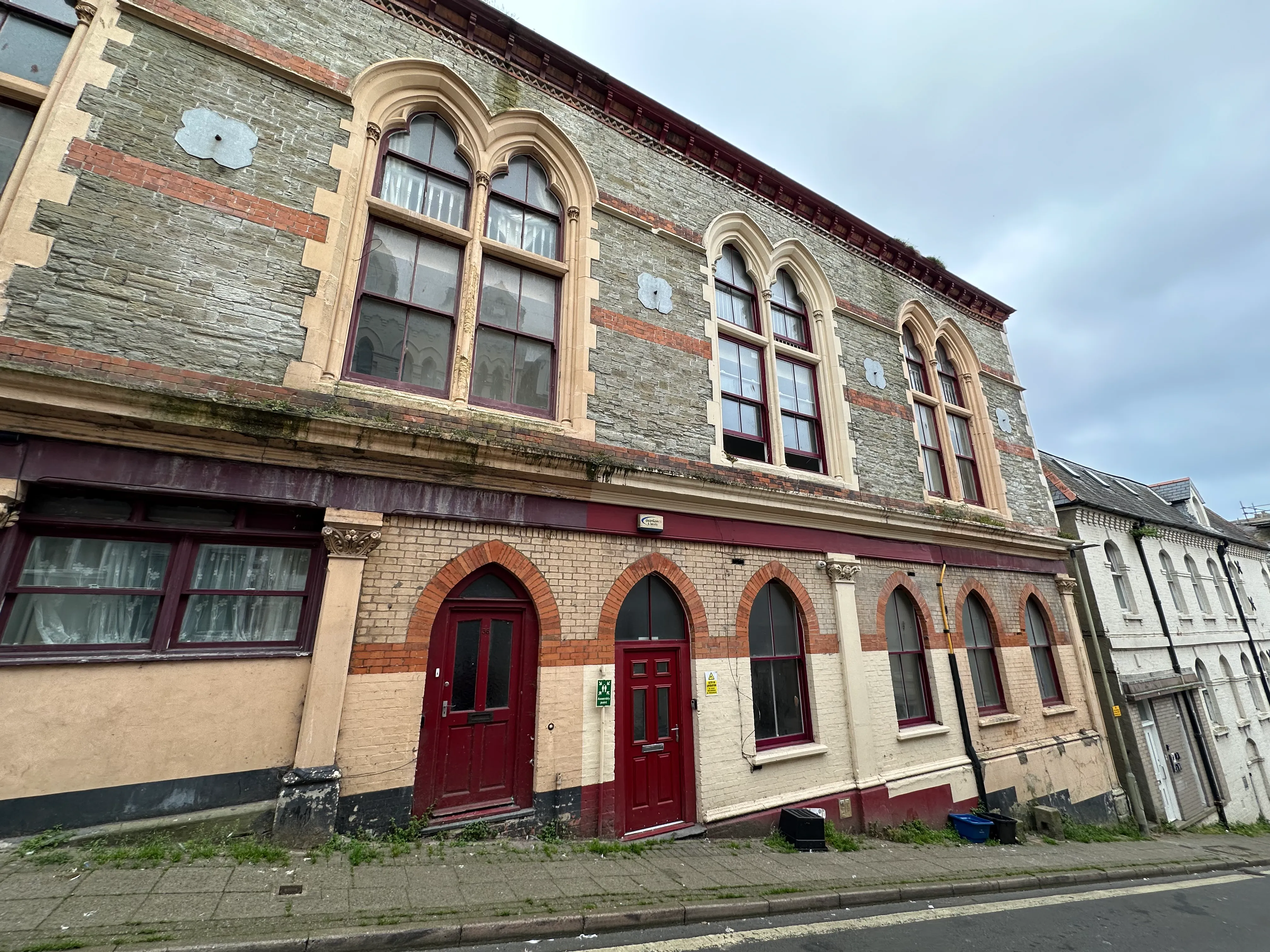 VACANT - Freehold Mid Terrace House with Rear Yard
