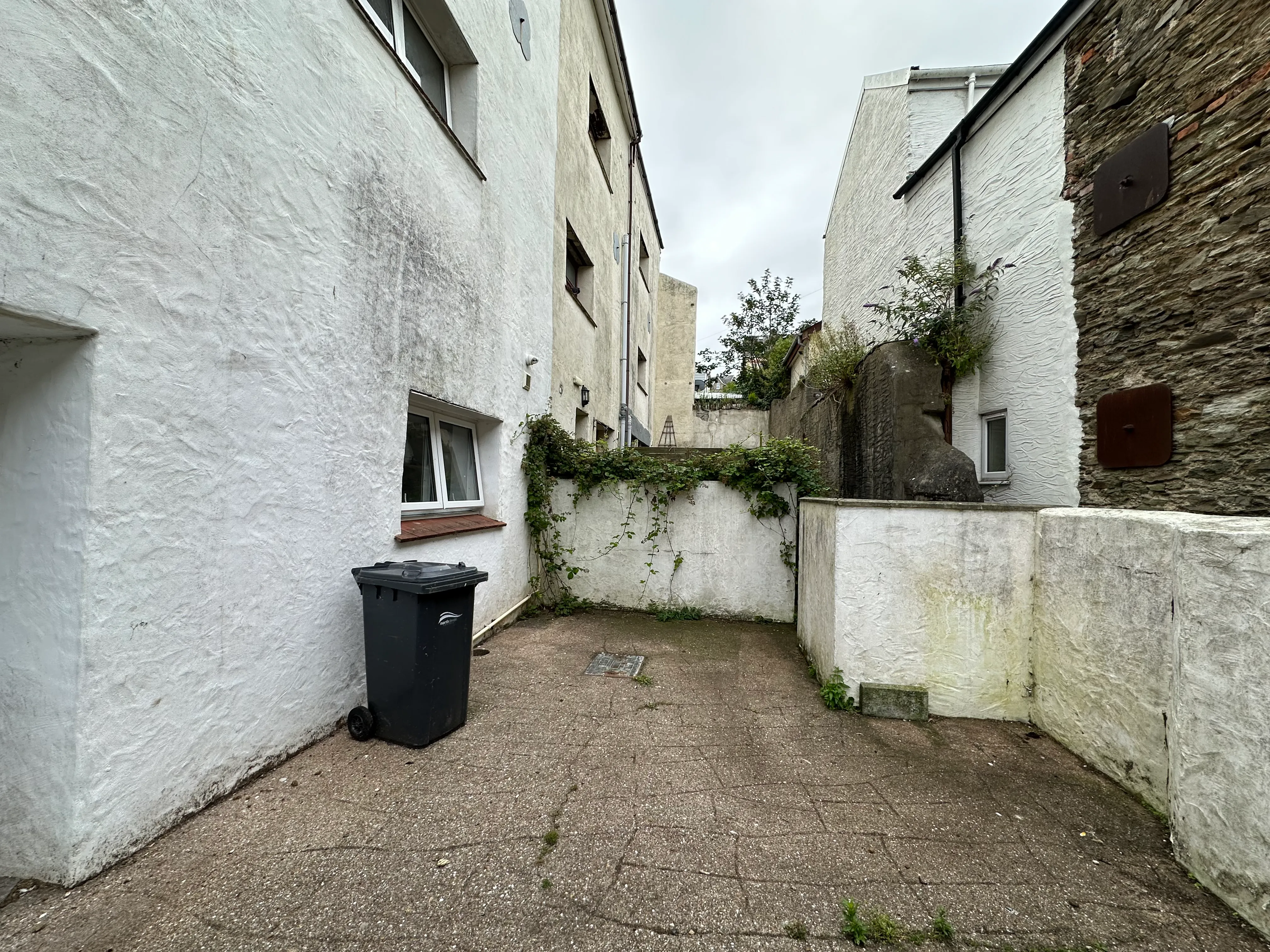 VACANT - Freehold Mid Terrace House with Rear Yard