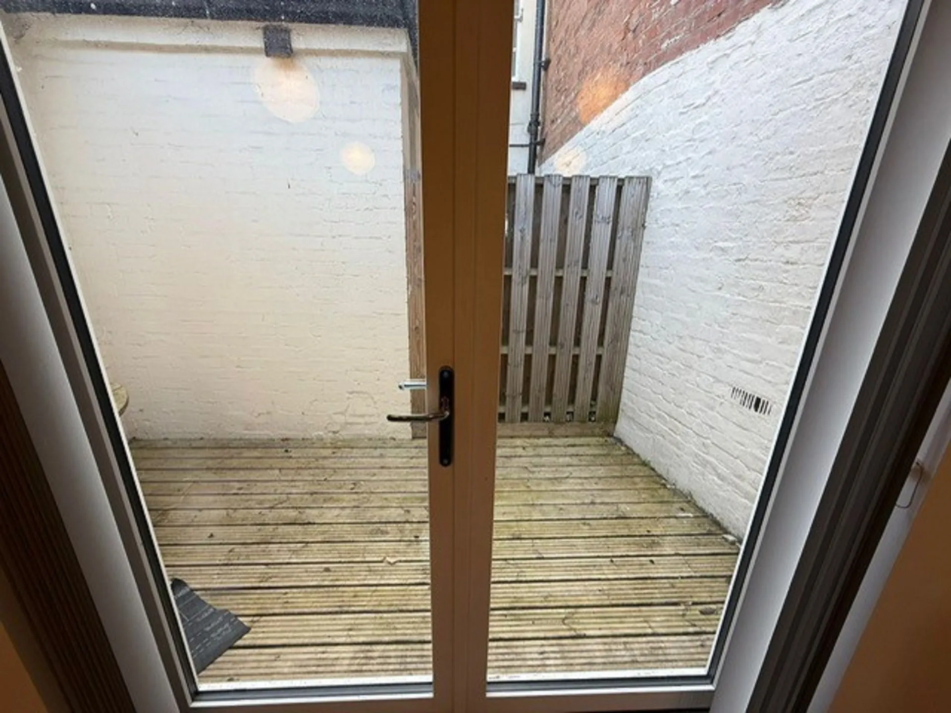 INVESTMENT - Leasehold Self Contained Flat 