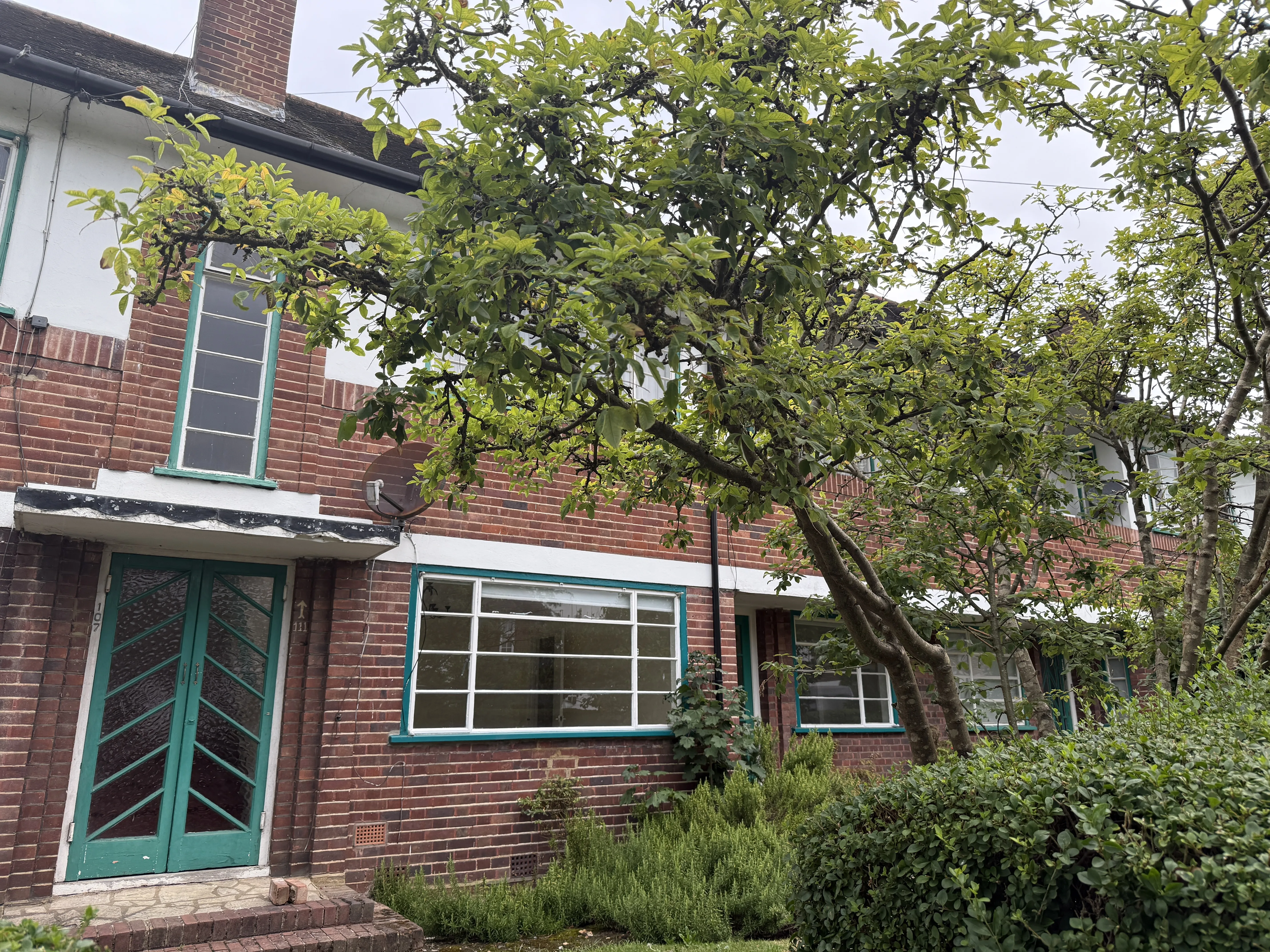 VACANT - Leasehold Self Contained Well Located Ground Floor Flat