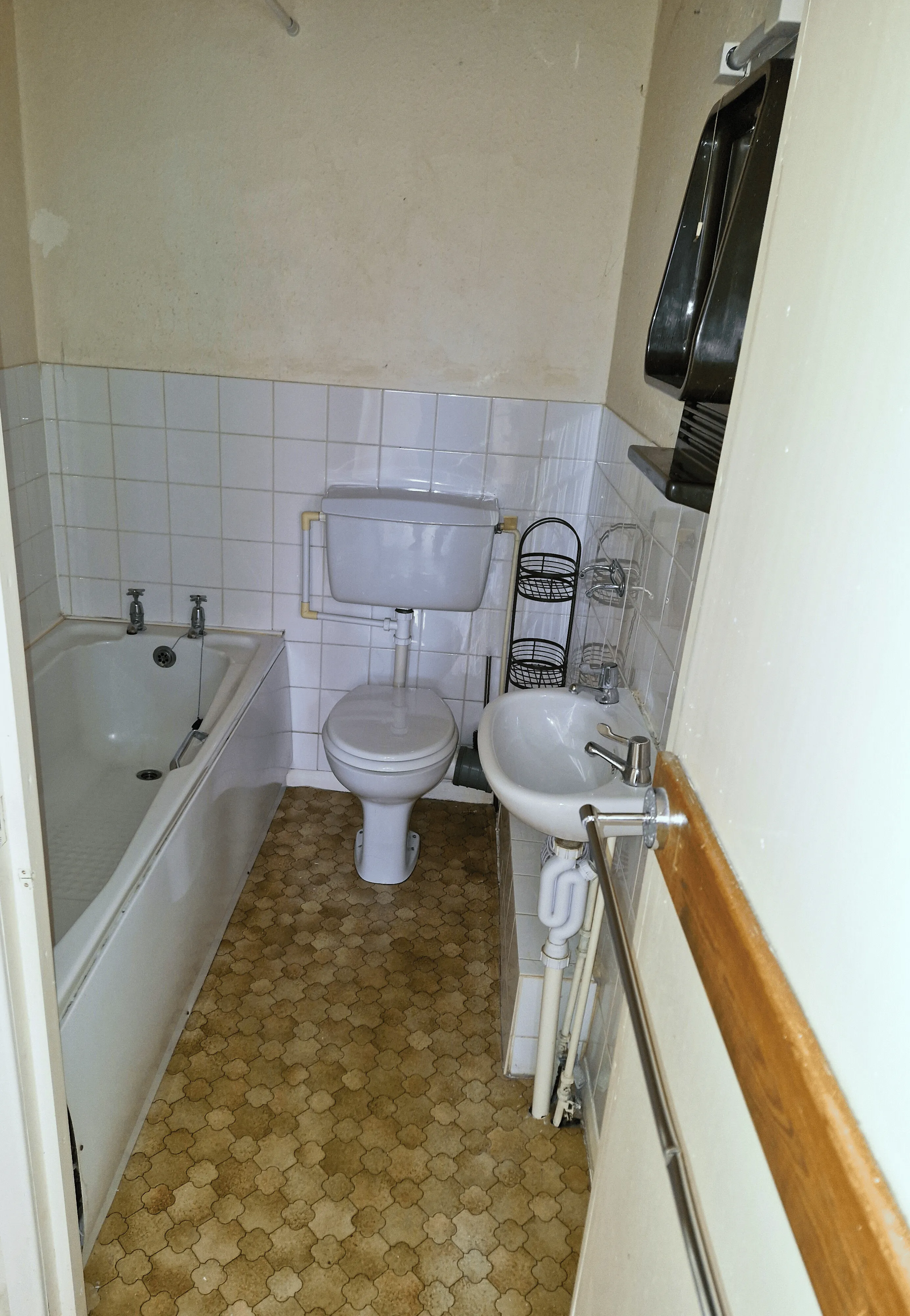 INVESTMENT - Substantial Freehold Semi Detached Building