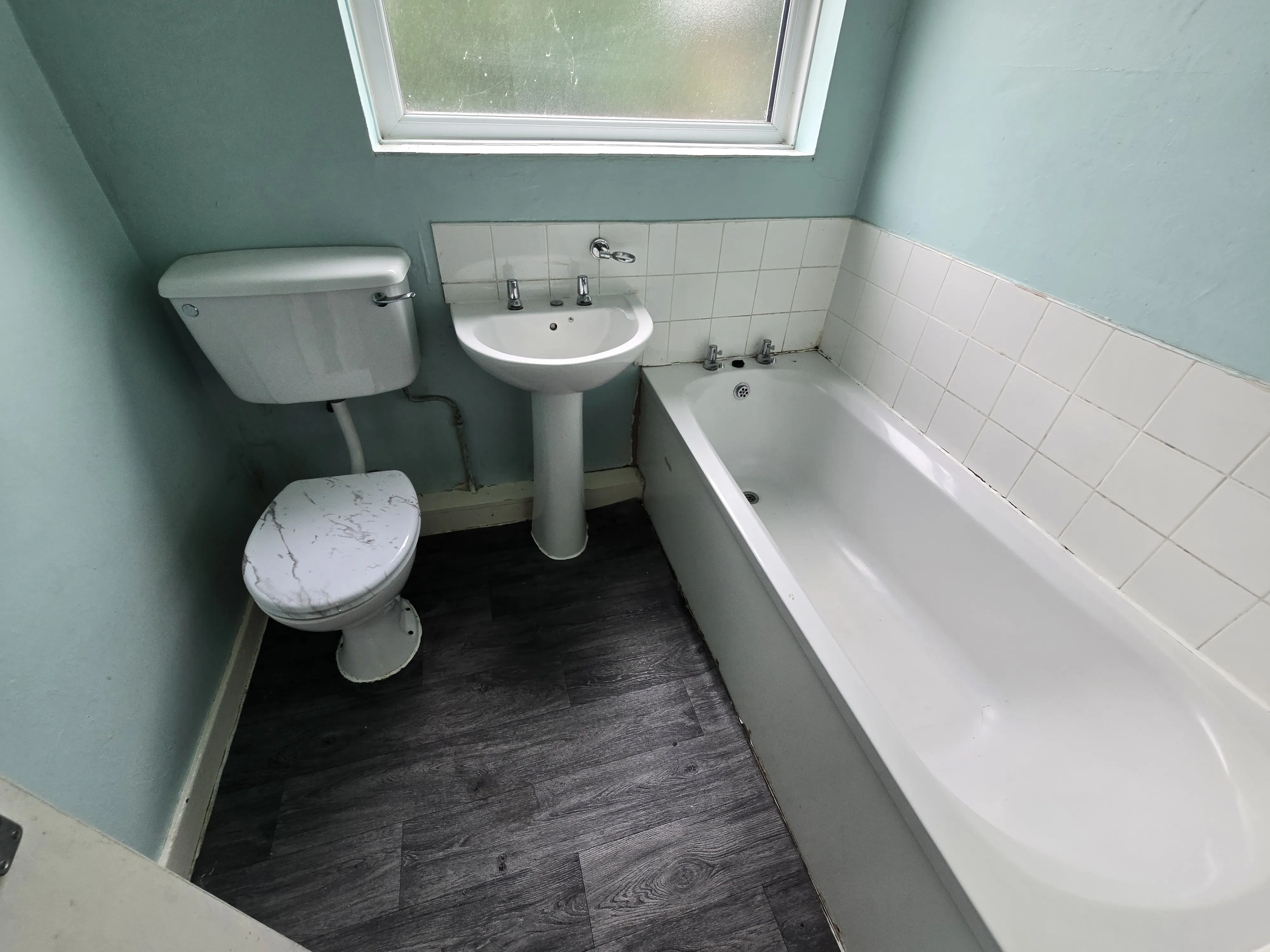 VACANT - Freehold Mid Terrace House