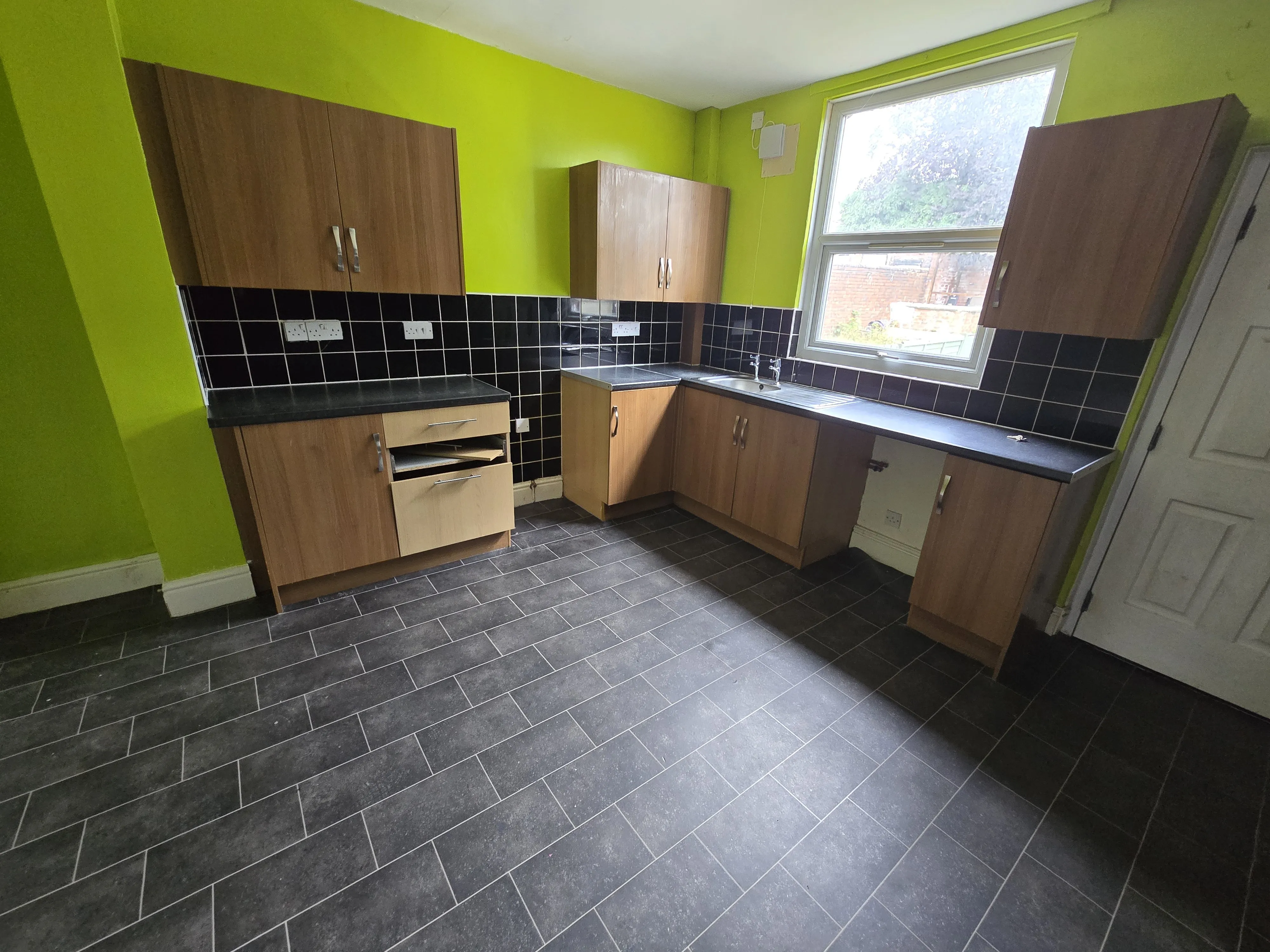 VACANT - Freehold Mid Terrace House