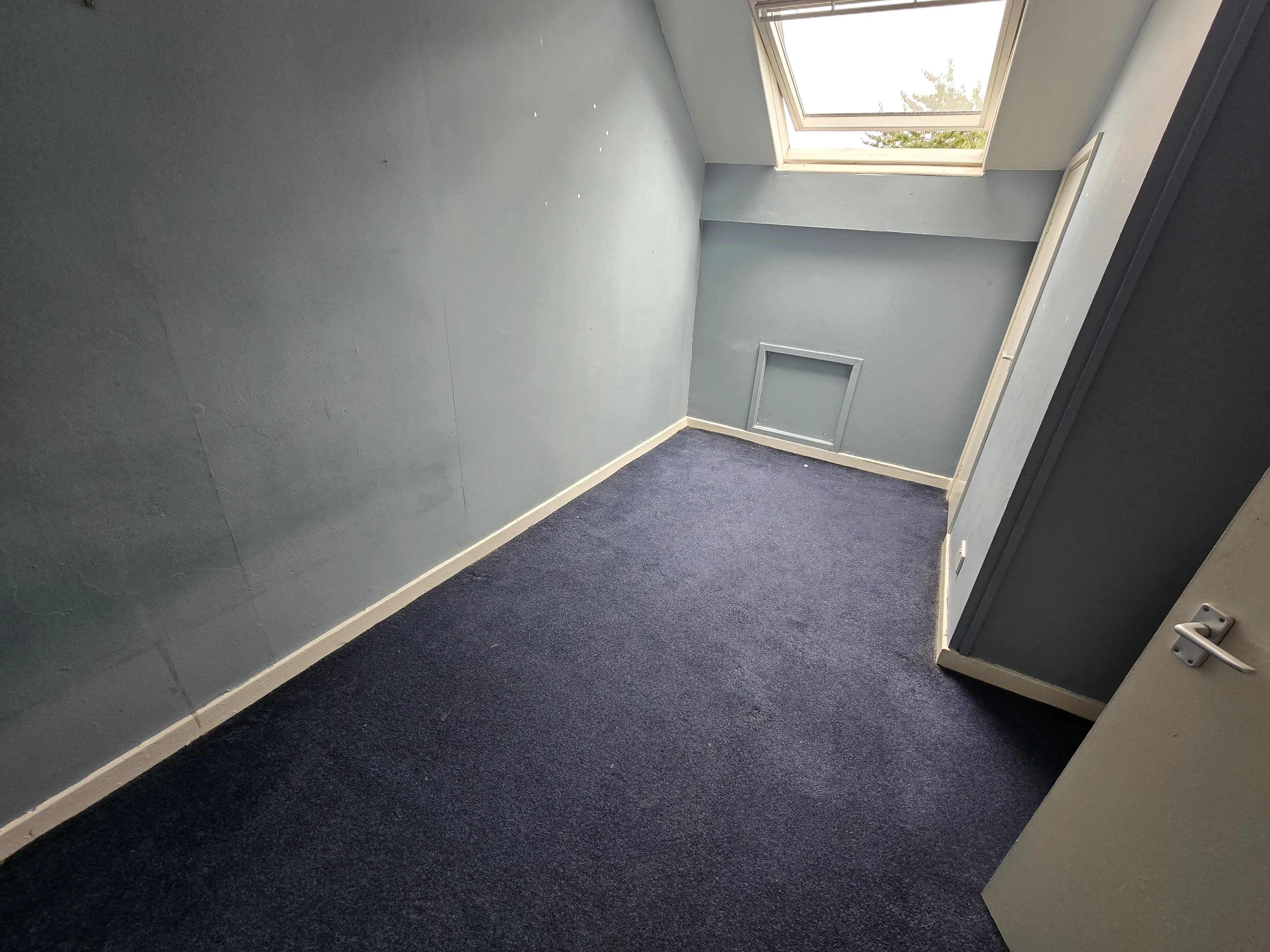 VACANT - Freehold Mid Terrace House