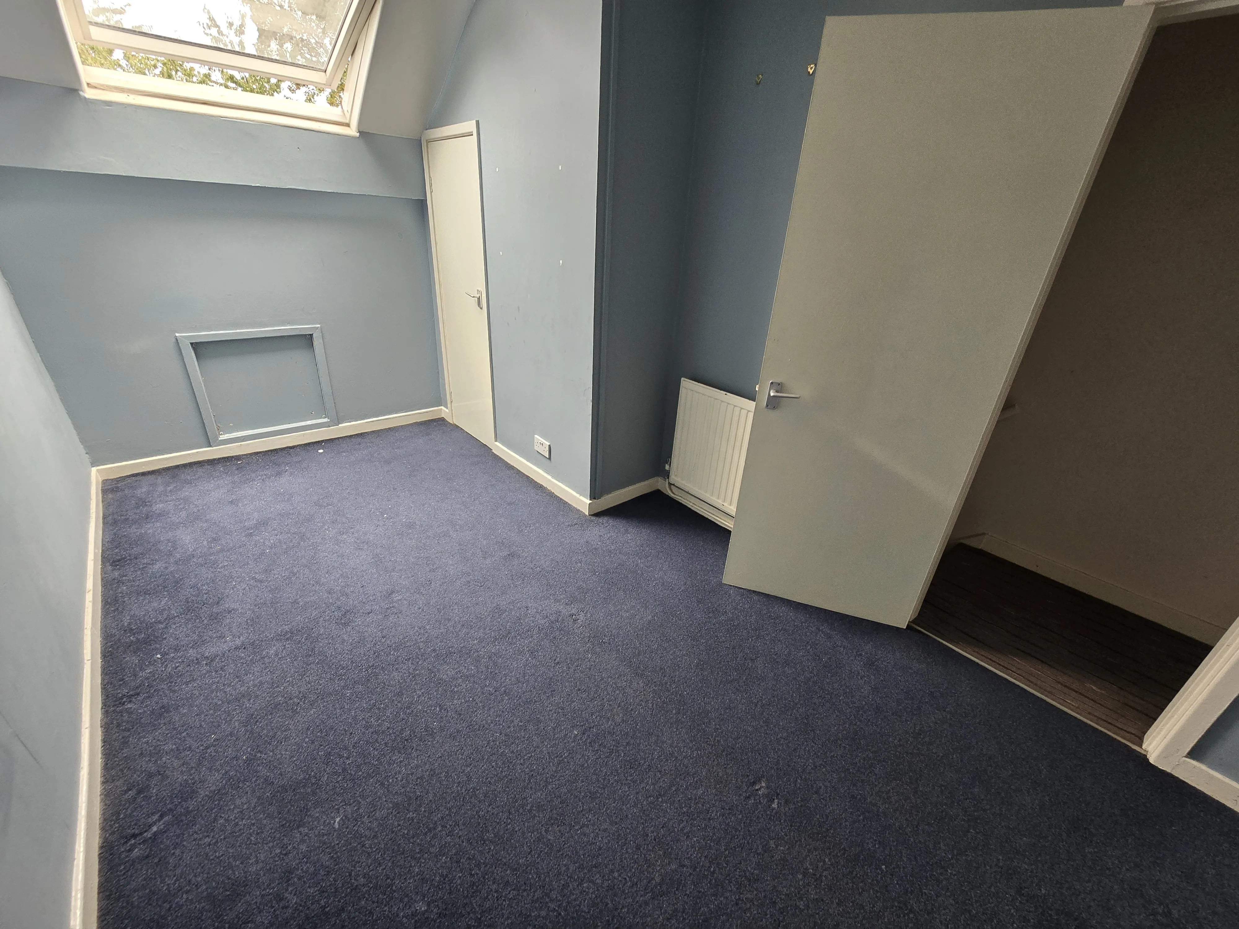 VACANT - Freehold Mid Terrace House