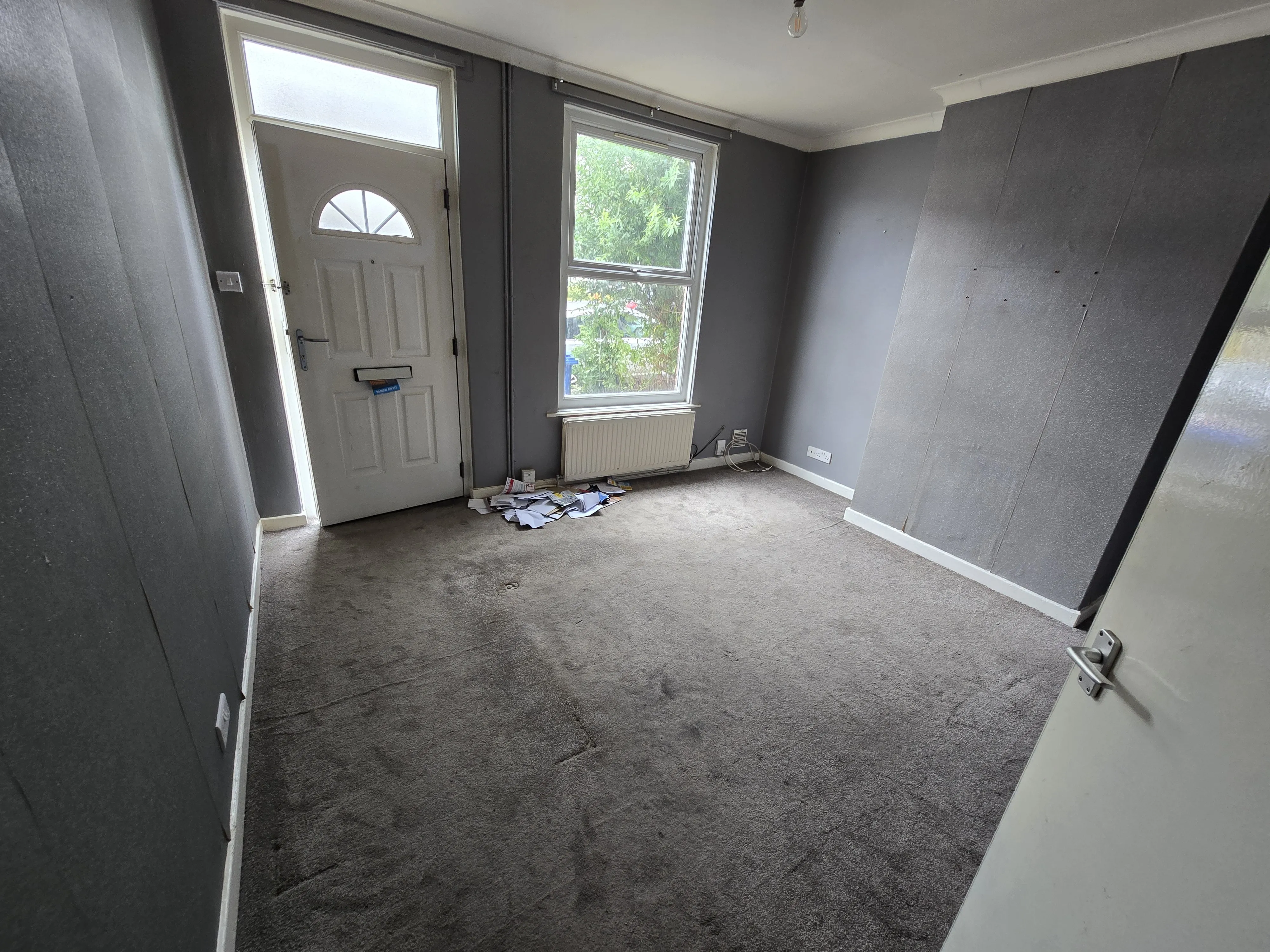 VACANT - Freehold Mid Terrace House