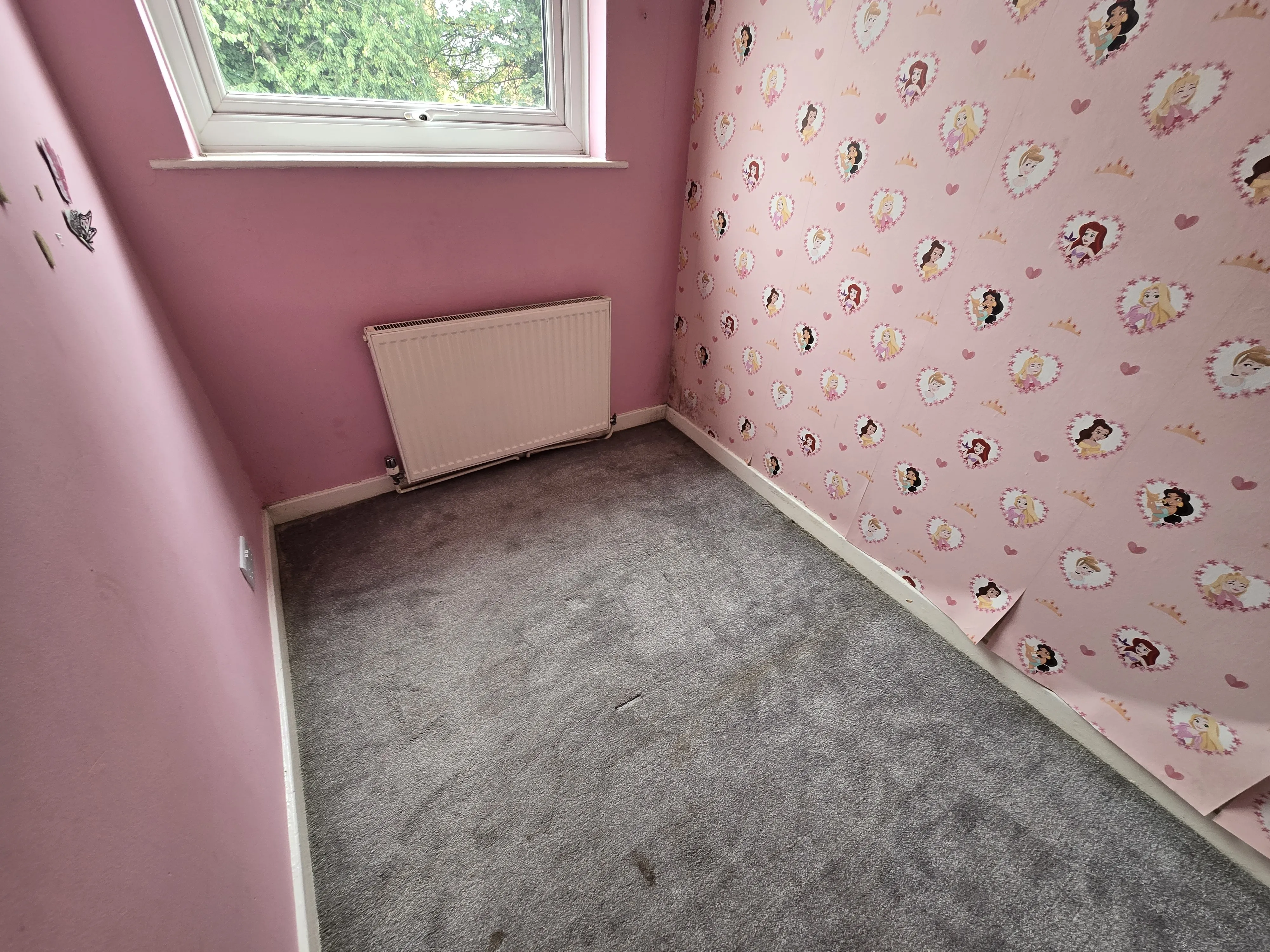 VACANT - Freehold Mid Terrace House