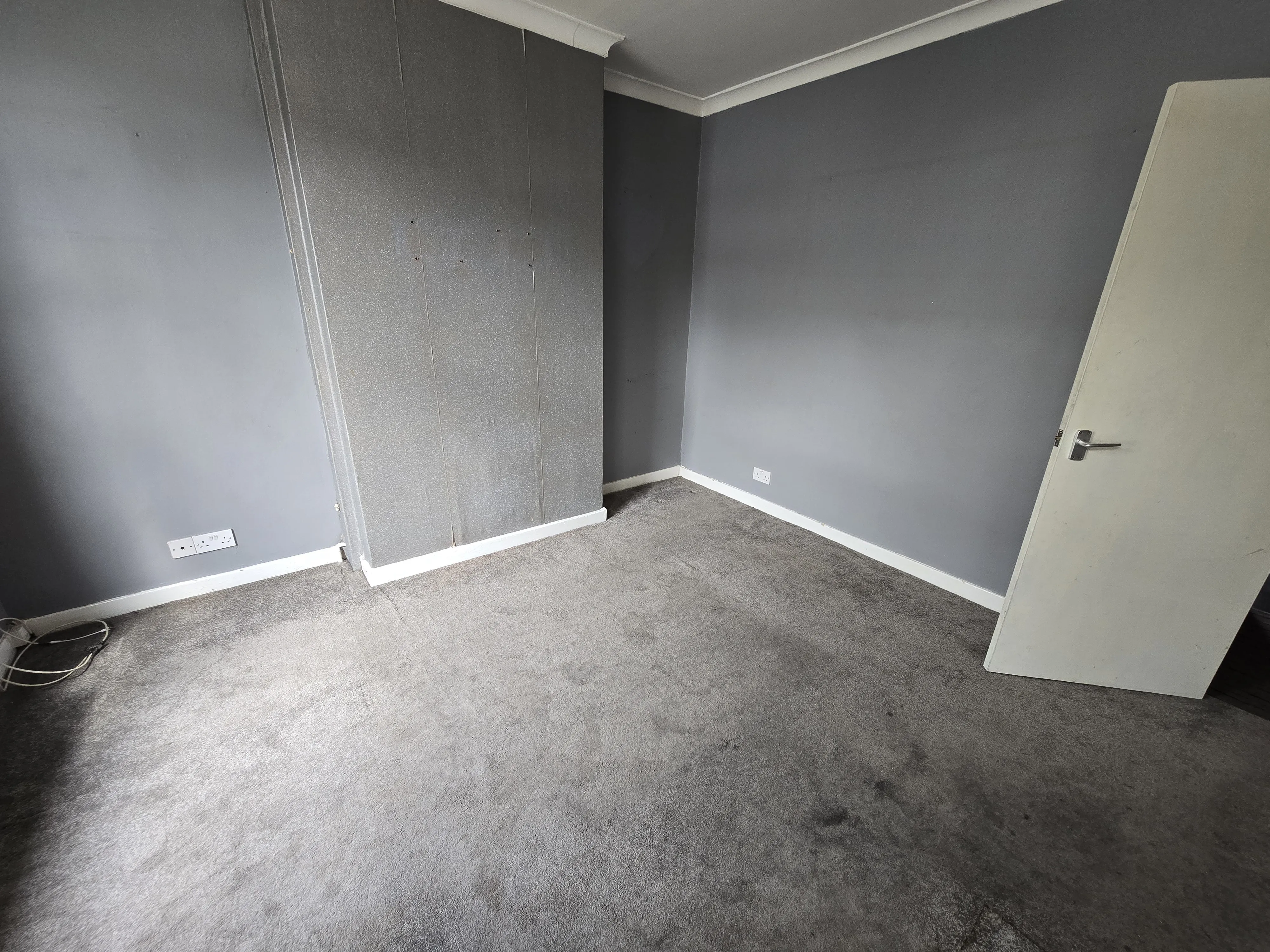VACANT - Freehold Mid Terrace House