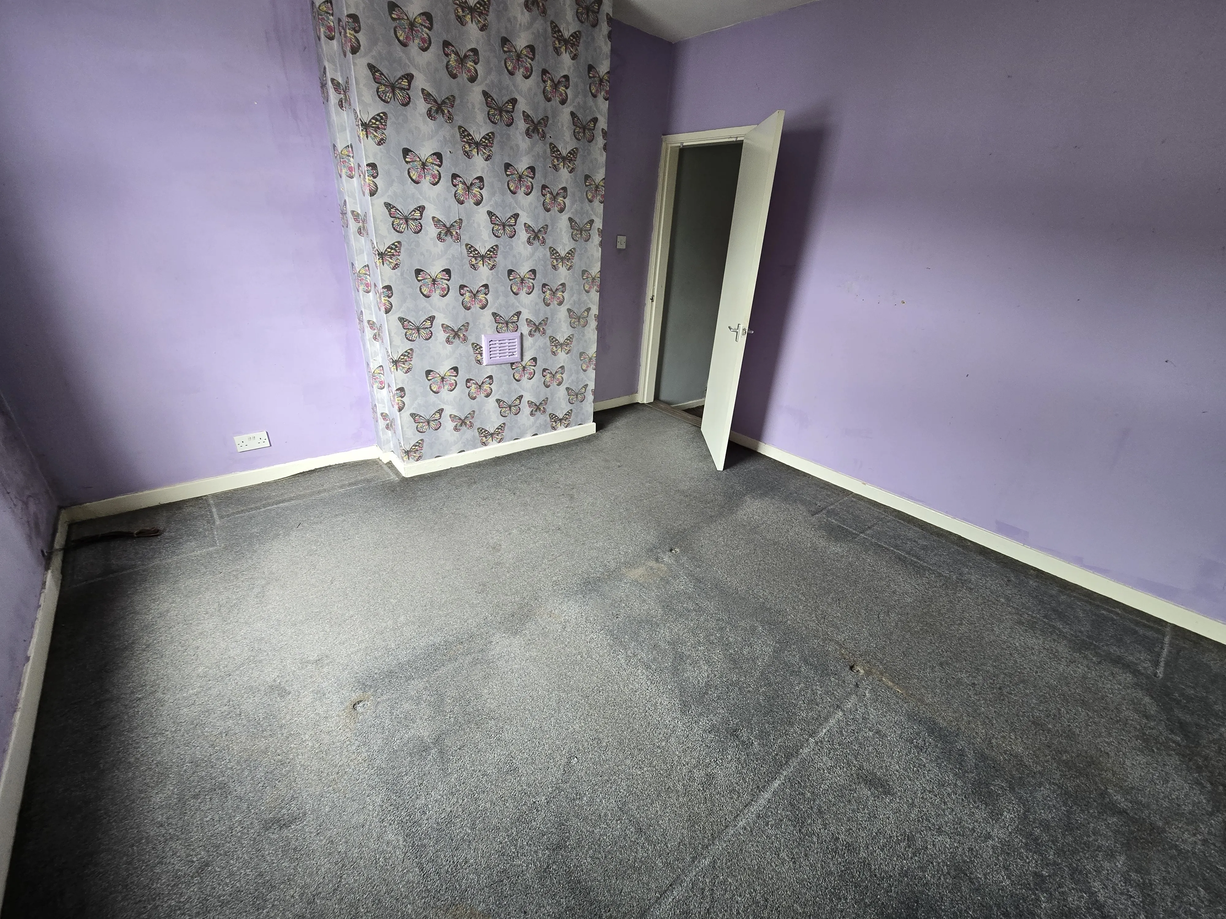 VACANT - Freehold Mid Terrace House